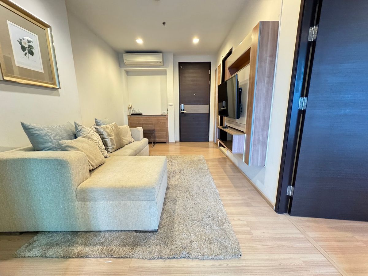 ให้เช่าคอนโดสาทร นราธิวาส : ห้องสวย พร้อมให้เช่า ติด bts สะพานตากสิน Rhythm Sathorn Condo, ขนาด 45 ตรม 