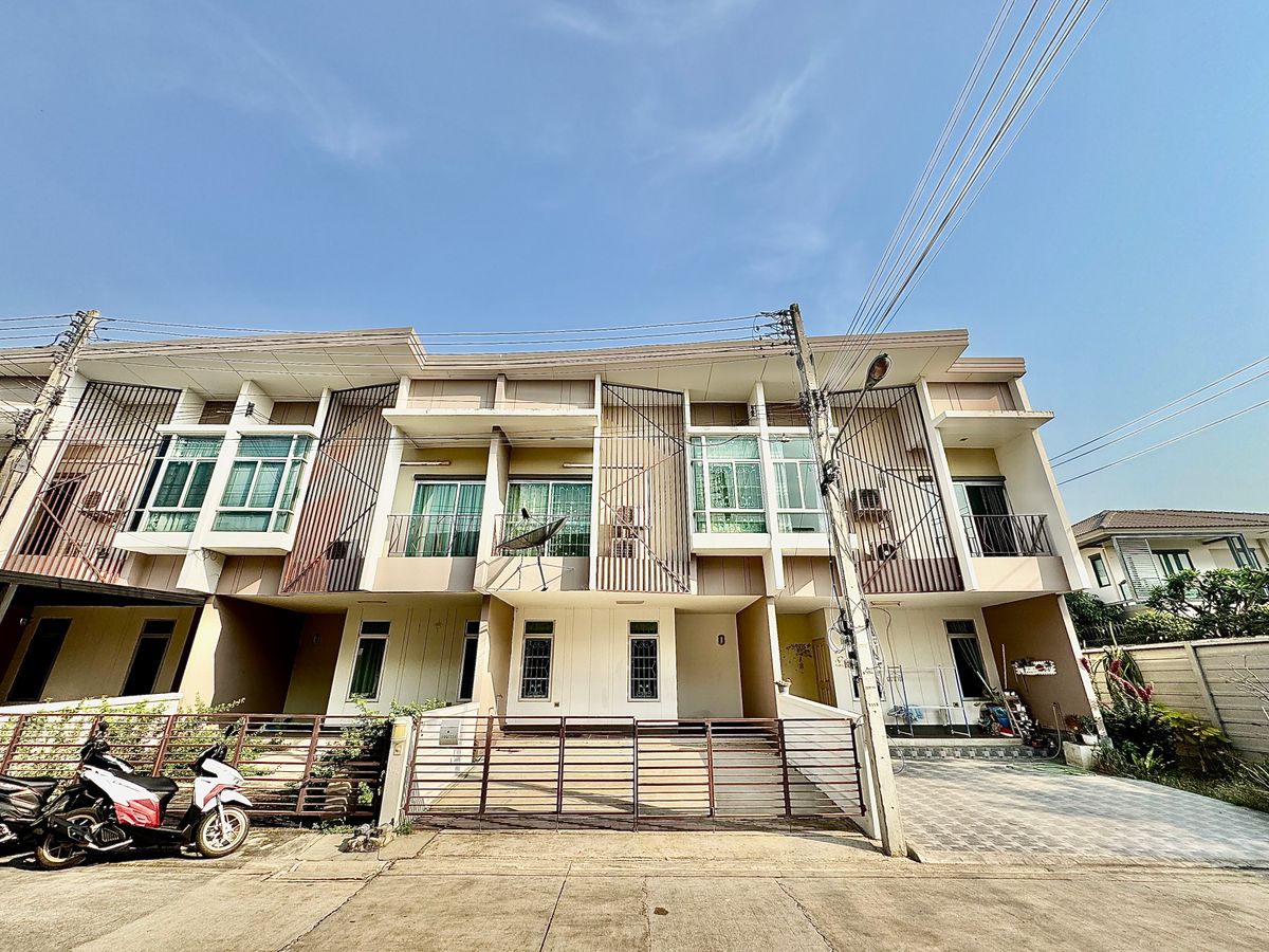 ขายทาวน์โฮมปทุมธานี รังสิต ธรรมศาสตร์ : ขายทาวน์โฮม 2 ชั้น ฮาบิทาวน์ โฟลด์ ติวานนท์ - แจ้งวัฒนะ 25.5 ตร.ว. ใกล้ทางด่วน เพียง 2.3 ล้านบาท