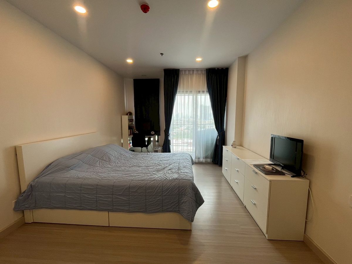 For SaleCondoThaphra, Talat Phlu, Wutthakat : 🏙️ Condo for sale, Studio, Pool View, Floor 11, very new condition, near MRT Tha Phra 📍 Supalai Light Tha Phra - Wongwian Yai ✨ Southeast East Studio Room View of the pool, good wind, morning, not hot. 📐 Size 27.62 sq.m. | Floor 11 | Studio room 🔥 Special