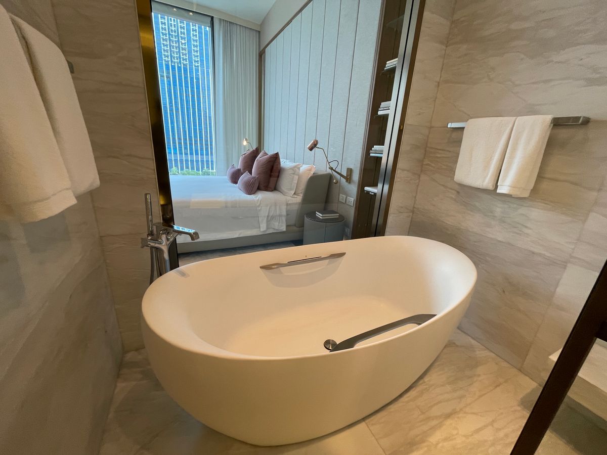 ขายคอนโดวิทยุ ชิดลม หลังสวน : ขายคอนโดระดับ ULTIMATE CLASS สโคป หลังสวน ฟังก์ชั่น 2 ห้องนอน 3 ห้องน้ำ ตกแต่งครบจัดเต็มพร้อมเข้าอยู่ ห้องกว้าง วิวหลังสวน ฝั่งตรงข้ามถนนเป็นโรงเรียนมาแตร์ ใกล้ BTS ชิดลม เพียง 140 เมตร. 