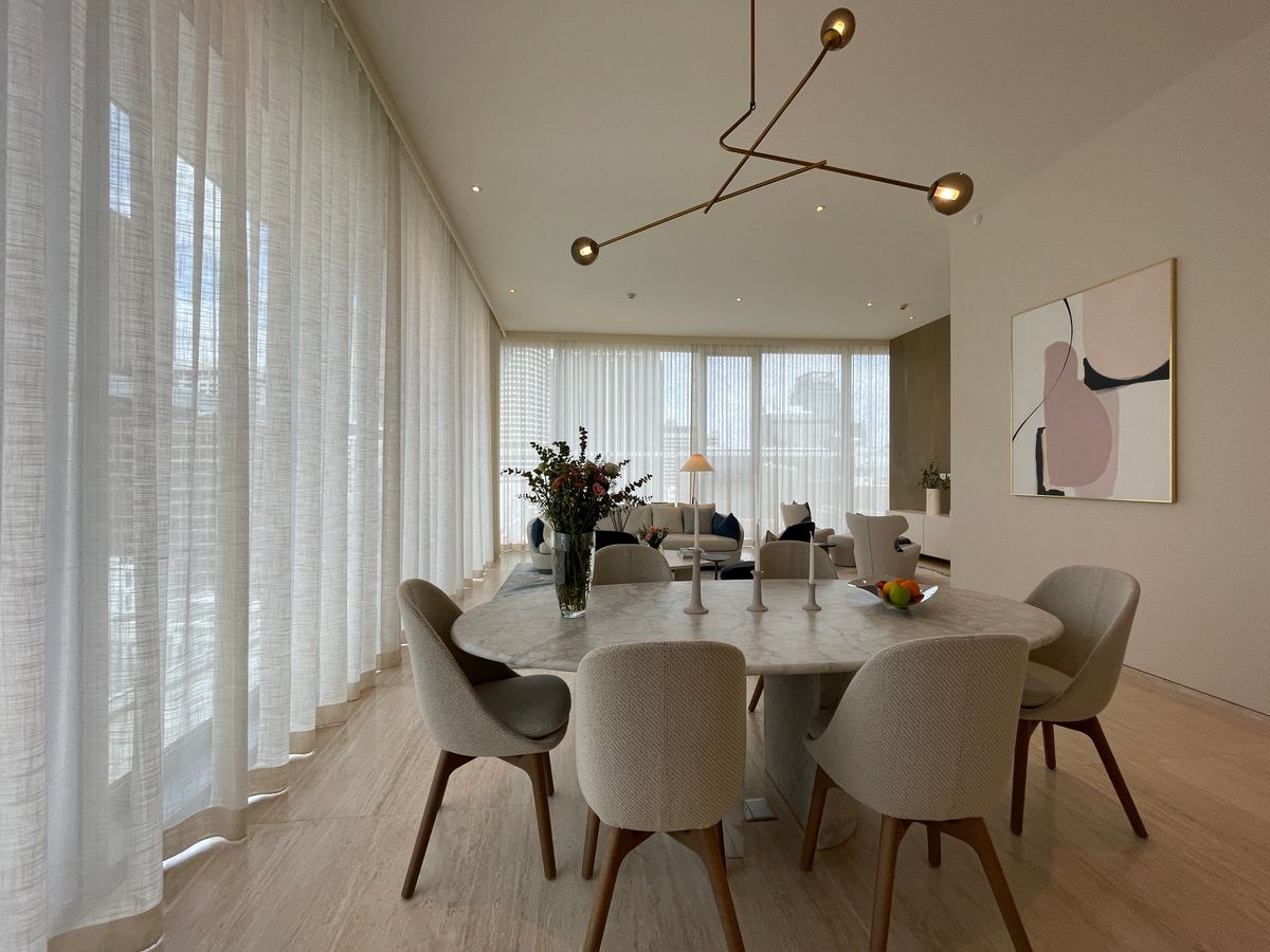 ขายคอนโดวิทยุ ชิดลม หลังสวน : ขายคอนโดระดับ ULTIMATE CLASS สโคป หลังสวน ฟังก์ชั่น 2 ห้องนอน 3 ห้องน้ำ ตกแต่งครบจัดเต็มพร้อมเข้าอยู่ ห้องกว้าง วิวหลังสวน ฝั่งตรงข้ามถนนเป็นโรงเรียนมาแตร์ ใกล้ BTS ชิดลม เพียง 140 เมตร. 