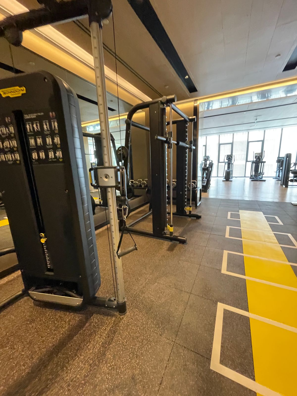 ขายคอนโดวิทยุ ชิดลม หลังสวน : ขายคอนโดระดับ ULTIMATE CLASS สโคป หลังสวน ฟังก์ชั่น 2 ห้องนอน 3 ห้องน้ำ ตกแต่งครบจัดเต็มพร้อมเข้าอยู่ ห้องกว้าง วิวหลังสวน ฝั่งตรงข้ามถนนเป็นโรงเรียนมาแตร์ ใกล้ BTS ชิดลม เพียง 140 เมตร. 