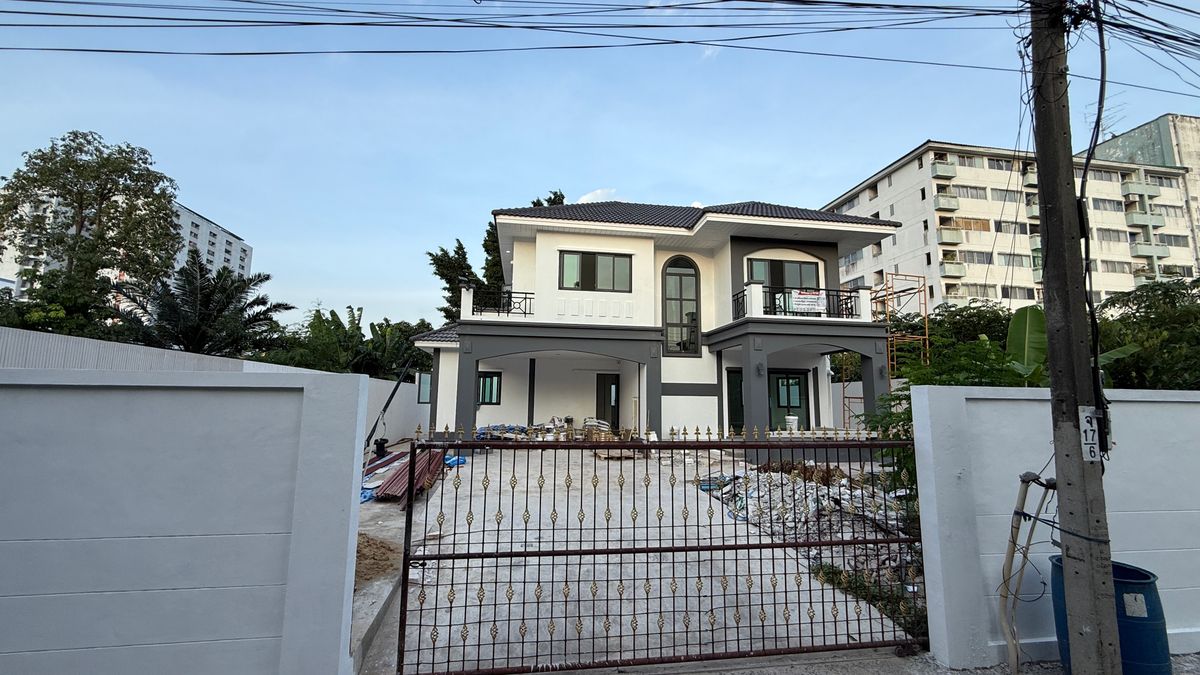 For SaleHouseLadprao, Central Ladprao : House for sale, Lat Phrao 117, Bang Kapi, very good location, convenient to travel, wide house, a lot of areas (new renovations are renovated)