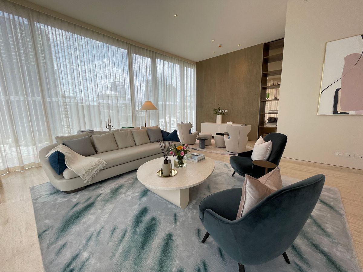 ขายคอนโดวิทยุ ชิดลม หลังสวน : ขายคอนโดระดับ ULTIMATE CLASS สโคป หลังสวน ฟังก์ชั่น 2 ห้องนอน 3 ห้องน้ำ ตกแต่งครบจัดเต็มพร้อมเข้าอยู่ ห้องกว้าง วิวหลังสวน ฝั่งตรงข้ามถนนเป็นโรงเรียนมาแตร์ ใกล้ BTS ชิดลม เพียง 140 เมตร. 