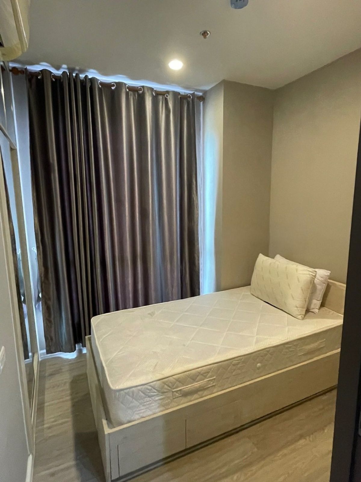 For SaleCondoNawamin, Ramindra : (Code Am1669) JW Station @ramintra 37.91 sqm. Floor 9, 2 bedrooms, 1 bathroom, furniture and electrical appliances, just 290 m. Easy to travel near the mall.