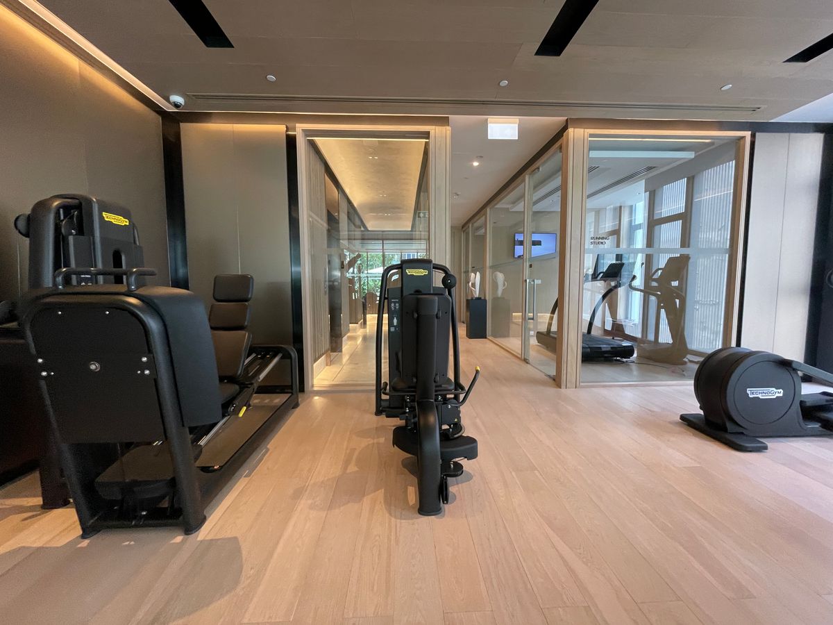 ขายคอนโดวิทยุ ชิดลม หลังสวน : ขายคอนโดระดับ ULTIMATE CLASS สโคป หลังสวน ฟังก์ชั่น 2 ห้องนอน 3 ห้องน้ำ ตกแต่งครบจัดเต็มพร้อมเข้าอยู่ ห้องกว้าง วิวหลังสวน ฝั่งตรงข้ามถนนเป็นโรงเรียนมาแตร์ ใกล้ BTS ชิดลม เพียง 140 เมตร. 