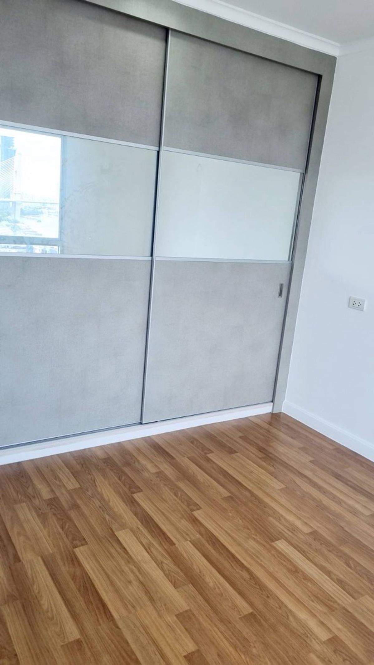 ขายคอนโดพระราม 3 สาธุประดิษฐ์ : ขายคอนโด Lumpini park riverside rama3ขนาด 33.2 ตรม. ตึก C  ทิศตะวันตก 1 ห้องนอน 1 ห้องน้ำ ครัวปิด วิวแม่น้ำ ห้องเปล่า ราคา 2,450,000  ล้านโทร 093-028-1245id line:properagency