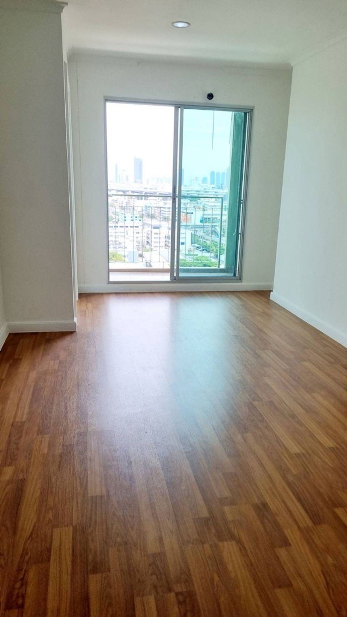 ขายคอนโดพระราม 3 สาธุประดิษฐ์ : ขายคอนโด Lumpini park riverside rama3ขนาด 33.2 ตรม. ตึก C  ทิศตะวันตก 1 ห้องนอน 1 ห้องน้ำ ครัวปิด วิวแม่น้ำ ห้องเปล่า ราคา 2,450,000  ล้านโทร 093-028-1245id line:properagency