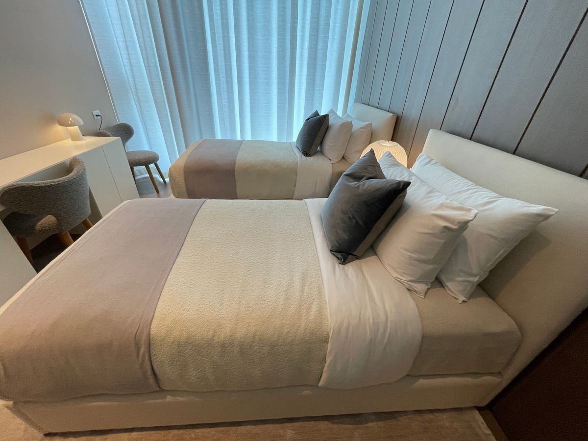 ขายคอนโดวิทยุ ชิดลม หลังสวน : ขายคอนโดระดับ ULTIMATE CLASS สโคป หลังสวน ฟังก์ชั่น 2 ห้องนอน 3 ห้องน้ำ ตกแต่งครบจัดเต็มพร้อมเข้าอยู่ ห้องกว้าง วิวหลังสวน ฝั่งตรงข้ามถนนเป็นโรงเรียนมาแตร์ ใกล้ BTS ชิดลม เพียง 140 เมตร. 