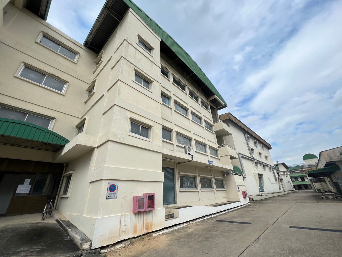 ให้เช่าโรงงานพัฒนาการ ศรีนครินทร์ : โรงงาน/โกดัง 4 ชั้น ตกแต่งสวยงาม ให้เช่า ย่านกรุงเทพกรีฑา-บางกะปิ ใกล้เดอะพาร์ค กรุงเทพกรีฑา เพียง 700 เมตร