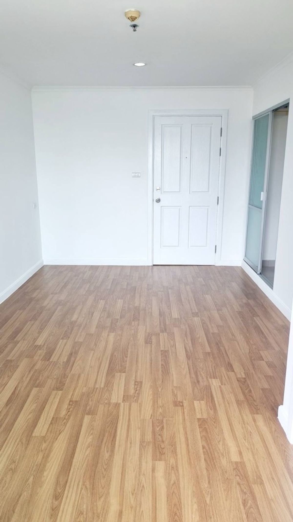 ขายคอนโดพระราม 3 สาธุประดิษฐ์ : ขายคอนโด Lumpini park riverside rama3ขนาด 33.2 ตรม. ตึก C  ทิศตะวันตก 1 ห้องนอน 1 ห้องน้ำ ครัวปิด วิวแม่น้ำ ห้องเปล่า ราคา 2,450,000  ล้านโทร 093-028-1245id line:properagency