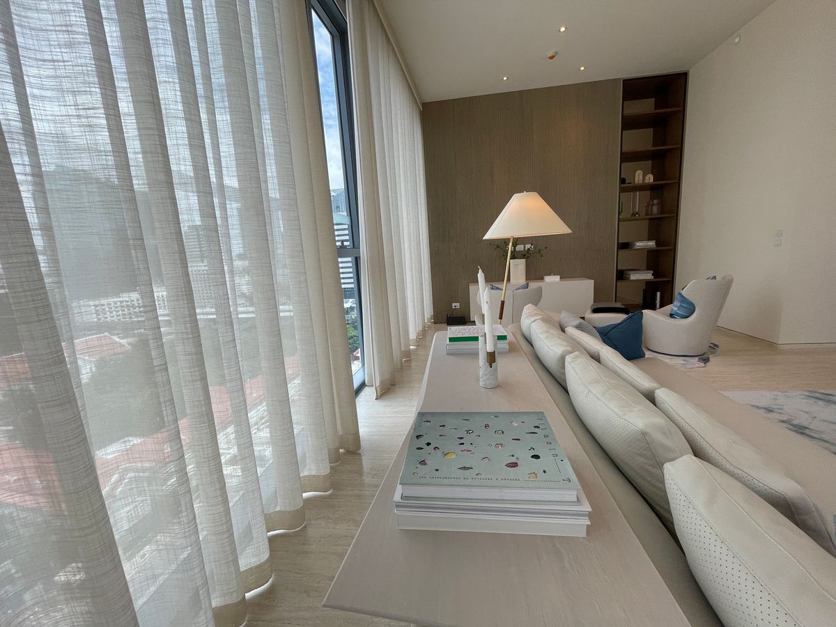 ขายคอนโดวิทยุ ชิดลม หลังสวน : ขายคอนโดระดับ ULTIMATE CLASS สโคป หลังสวน ฟังก์ชั่น 2 ห้องนอน 3 ห้องน้ำ ตกแต่งครบจัดเต็มพร้อมเข้าอยู่ ห้องกว้าง วิวหลังสวน ฝั่งตรงข้ามถนนเป็นโรงเรียนมาแตร์ ใกล้ BTS ชิดลม เพียง 140 เมตร. 