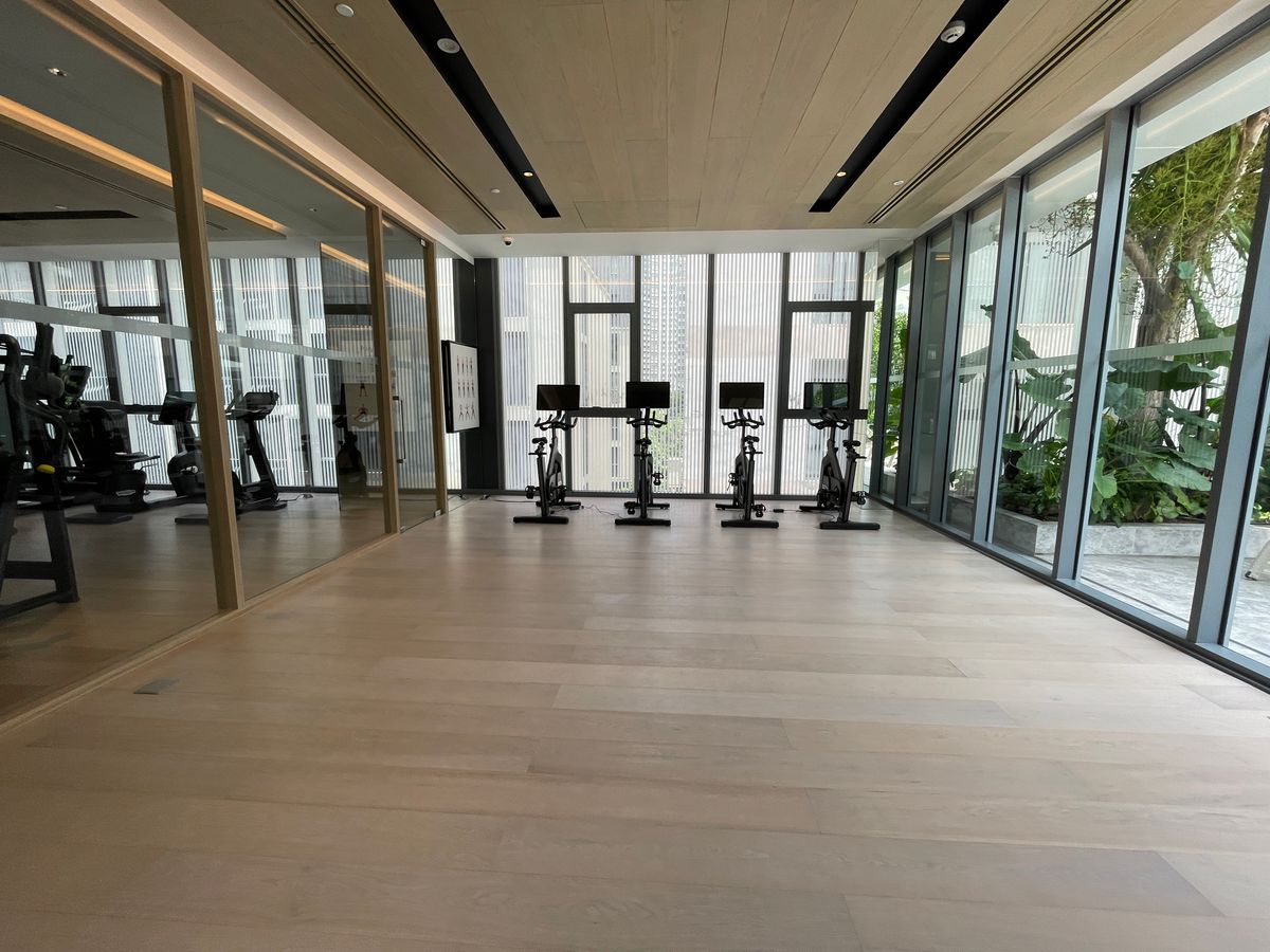 ขายคอนโดวิทยุ ชิดลม หลังสวน : ขายคอนโดระดับ ULTIMATE CLASS สโคป หลังสวน ฟังก์ชั่น 2 ห้องนอน 3 ห้องน้ำ ตกแต่งครบจัดเต็มพร้อมเข้าอยู่ ห้องกว้าง วิวหลังสวน ฝั่งตรงข้ามถนนเป็นโรงเรียนมาแตร์ ใกล้ BTS ชิดลม เพียง 140 เมตร. 