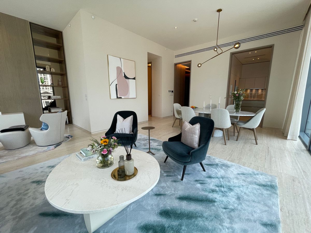 ขายคอนโดวิทยุ ชิดลม หลังสวน : ขายคอนโดระดับ ULTIMATE CLASS สโคป หลังสวน ฟังก์ชั่น 2 ห้องนอน 3 ห้องน้ำ ตกแต่งครบจัดเต็มพร้อมเข้าอยู่ ห้องกว้าง วิวหลังสวน ฝั่งตรงข้ามถนนเป็นโรงเรียนมาแตร์ ใกล้ BTS ชิดลม เพียง 140 เมตร. 