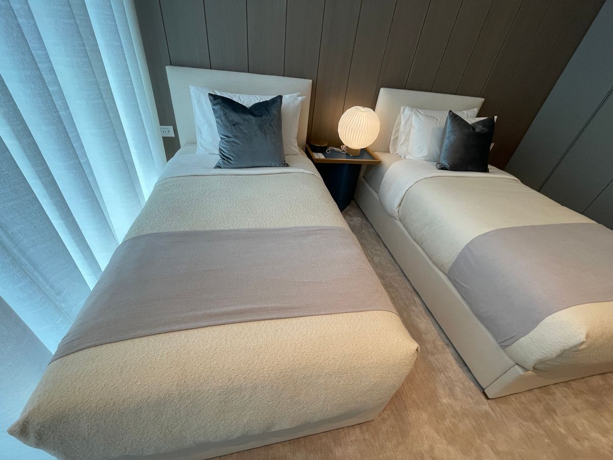 ขายคอนโดวิทยุ ชิดลม หลังสวน : ขายคอนโดระดับ ULTIMATE CLASS สโคป หลังสวน ฟังก์ชั่น 2 ห้องนอน 3 ห้องน้ำ ตกแต่งครบจัดเต็มพร้อมเข้าอยู่ ห้องกว้าง วิวหลังสวน ฝั่งตรงข้ามถนนเป็นโรงเรียนมาแตร์ ใกล้ BTS ชิดลม เพียง 140 เมตร. 