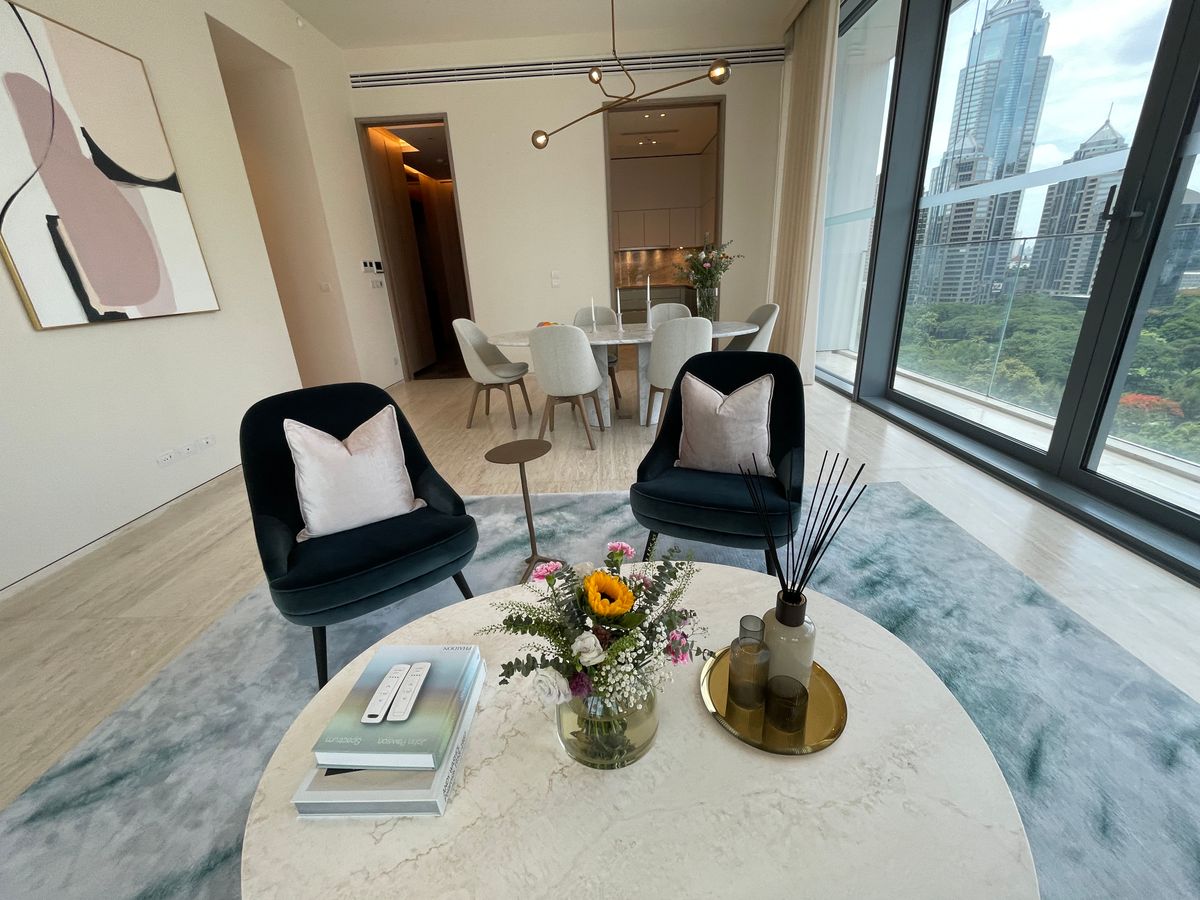 ขายคอนโดวิทยุ ชิดลม หลังสวน : ขายคอนโดระดับ ULTIMATE CLASS สโคป หลังสวน ฟังก์ชั่น 2 ห้องนอน 3 ห้องน้ำ ตกแต่งครบจัดเต็มพร้อมเข้าอยู่ ห้องกว้าง วิวหลังสวน ฝั่งตรงข้ามถนนเป็นโรงเรียนมาแตร์ ใกล้ BTS ชิดลม เพียง 140 เมตร. 