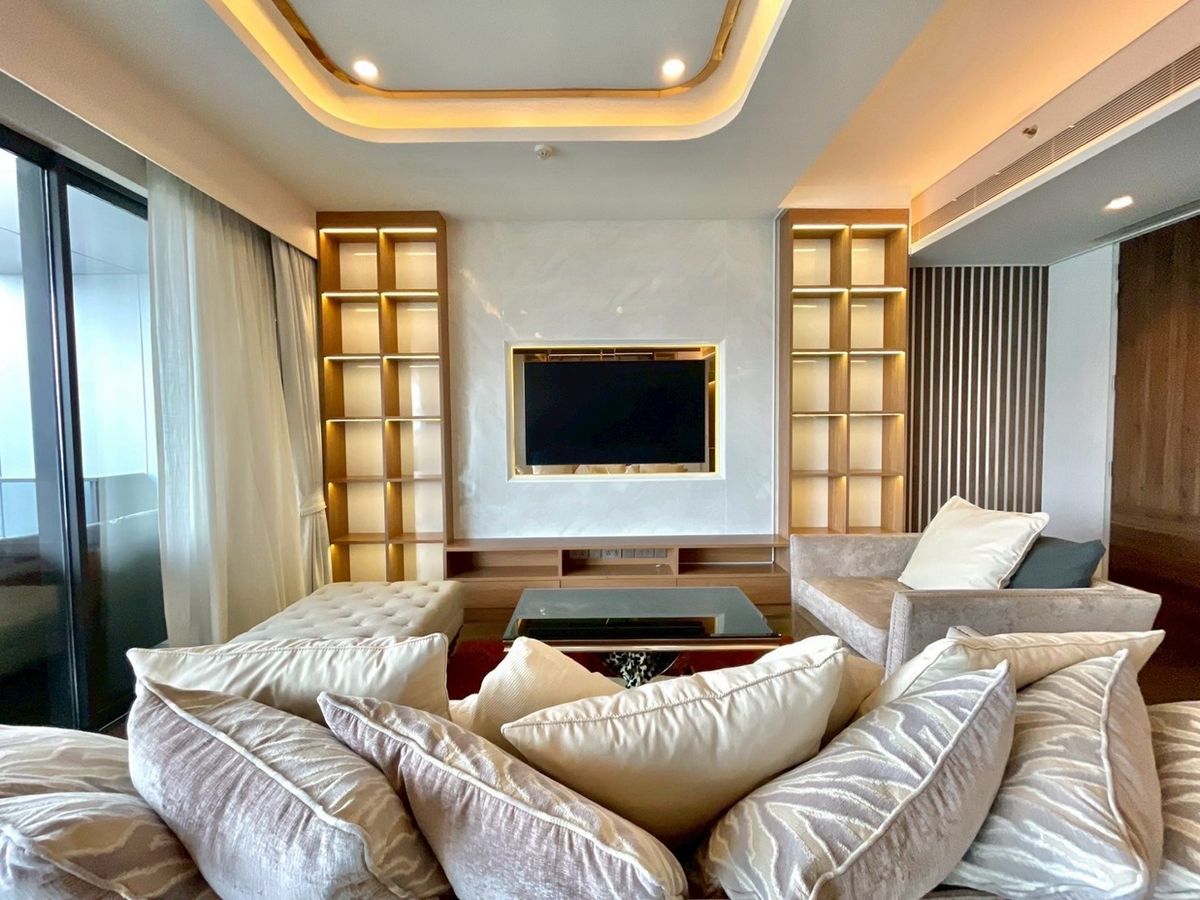 For RentCondoSukhumvit, Asoke, Thonglor : TLA THONGLOR (For Rent - Sale) 3 Bed 4 Bath 1 Maid Room. Area 202 SQM. *RENT 250,000 THB PER MONTH *SALE 82 MB *Code0403