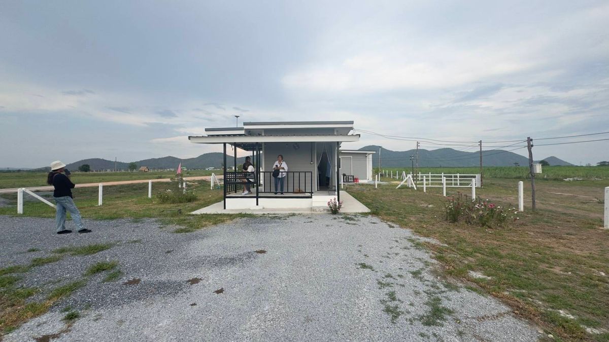 ขายบ้านกาญจนบุรี : ขายบ้าน พร้อมที่ดิน สวยมากๆวิวเขา 360 องศา  เนื้อที่ 98 ตรว. อ.เลาขวัญ จ.กาญจนบุรี