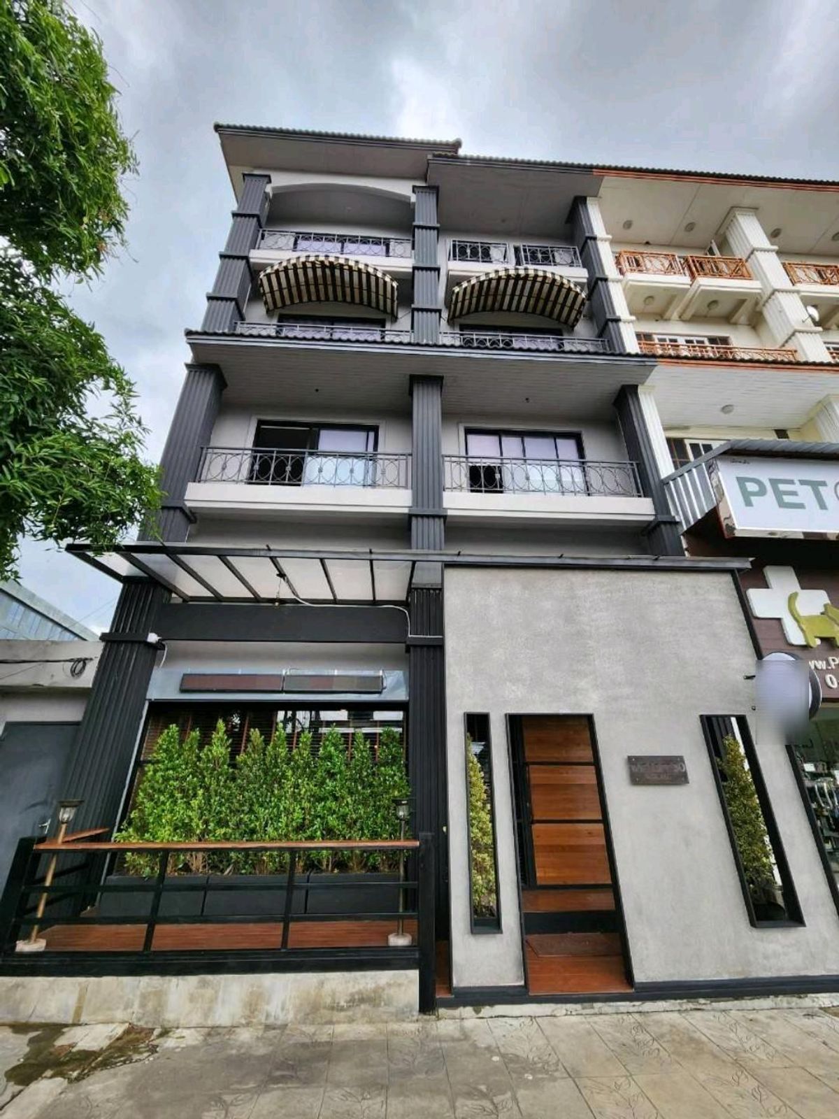 ให้เช่ากิจการโรงแรม & กิจการอพาร์ตเมนต์พัฒนาการ ศรีนครินทร์ : ให้เช่าร้านพร้อมกิจการ – ธุรกิจบันเทิงครบวงจร ทำเลติดถนนพัฒนาการ 