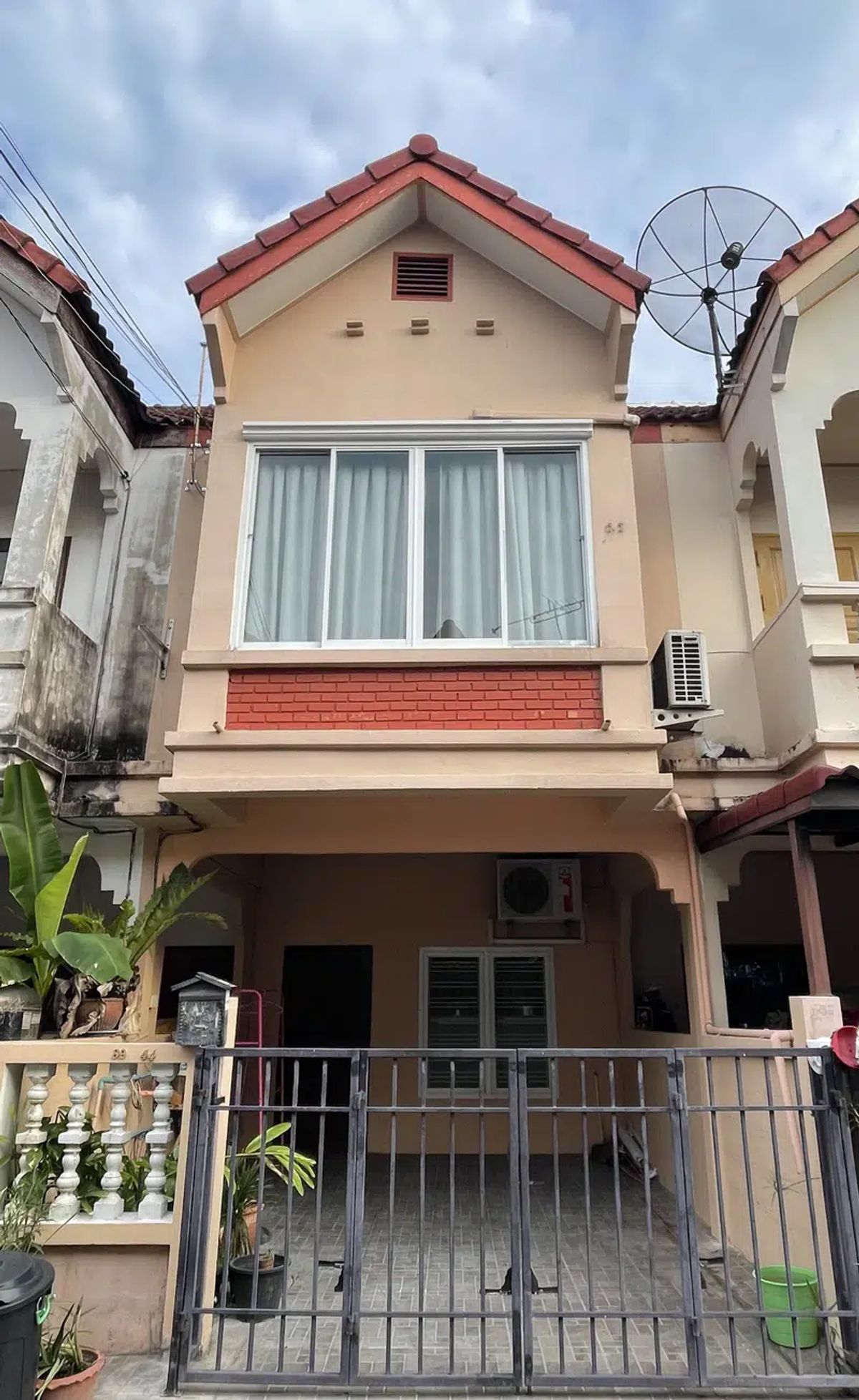 For RentTownhomeNawamin, Ramindra : Rental townhouse Lert Ubon Village, Watcharapol Intersection, LERT UBON Five Yak Watcharaphon, size 16 Sq. 2 bedrooms, 2 bathrooms, beautiful houses near Plearnari Mall