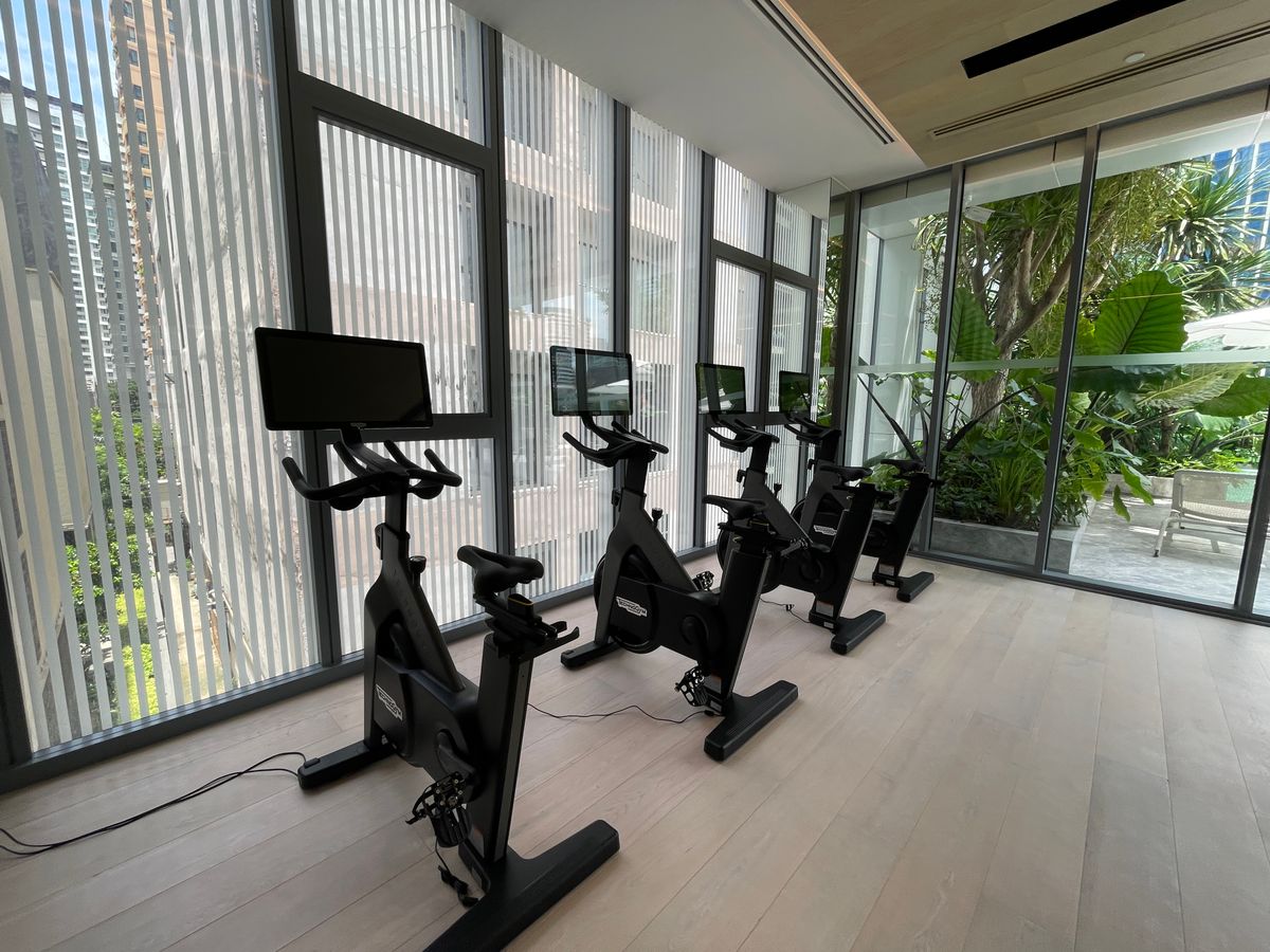 ขายคอนโดวิทยุ ชิดลม หลังสวน : ขายคอนโดระดับ ULTIMATE CLASS สโคป หลังสวน ฟังก์ชั่น 2 ห้องนอน 3 ห้องน้ำ ตกแต่งครบจัดเต็มพร้อมเข้าอยู่ ห้องกว้าง วิวหลังสวน ฝั่งตรงข้ามถนนเป็นโรงเรียนมาแตร์ ใกล้ BTS ชิดลม เพียง 140 เมตร. 