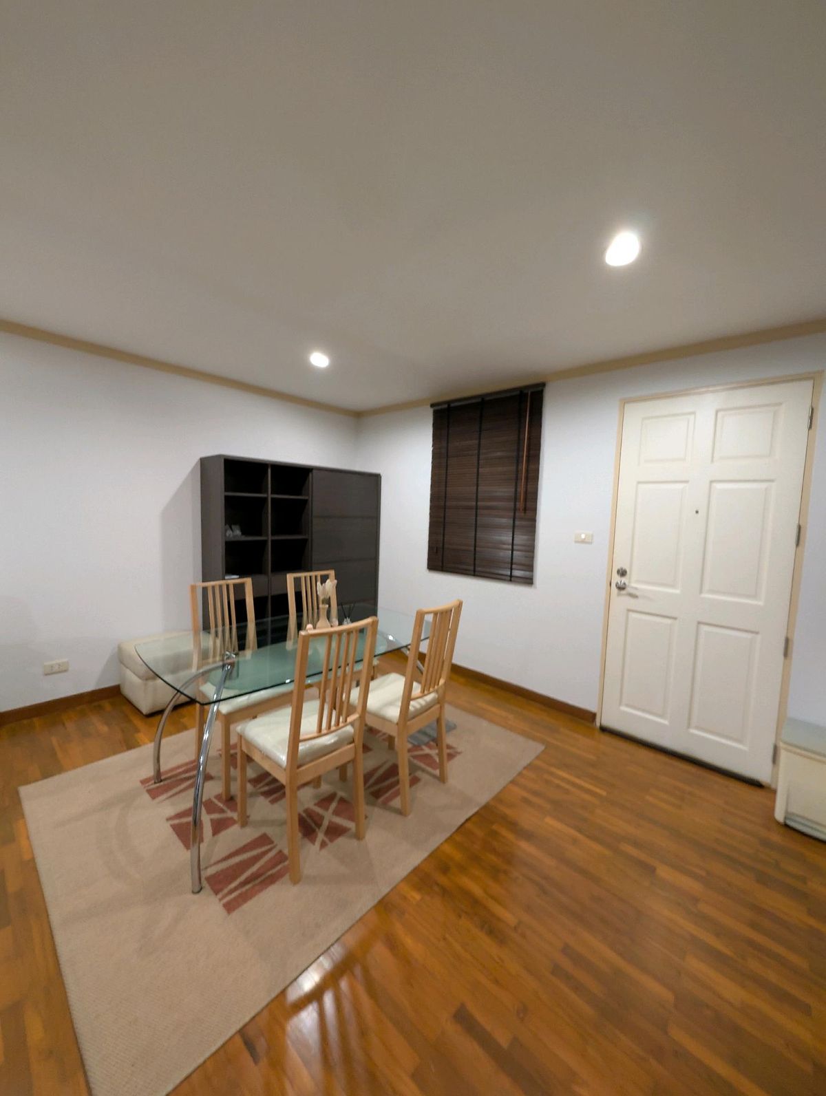 ให้เช่าคอนโดสาทร นราธิวาส : ปล่อยเช่าคอนโดบ้านสิริเย็นอากาศ low-rise condo