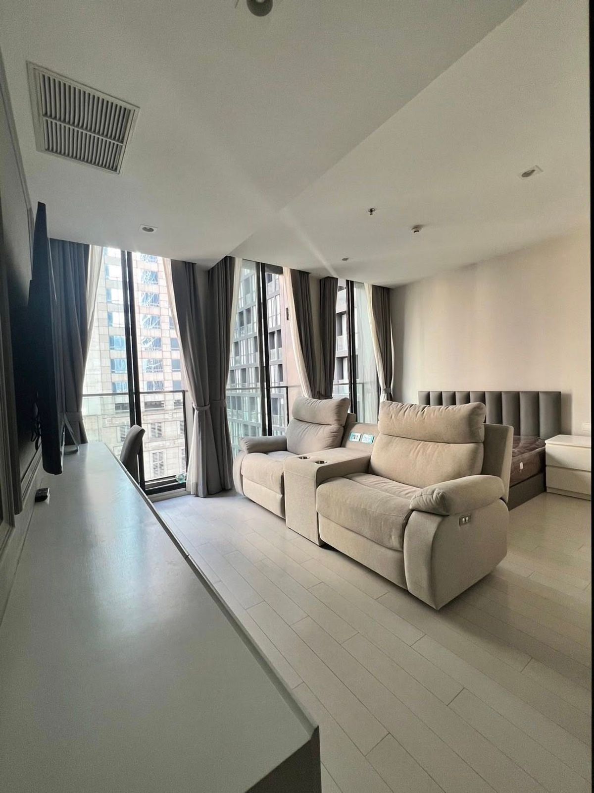 For RentCondoWitthayu, Chidlom, Langsuan, Ploenchit : Condo, 8th floor, with furniture, good location, Ploenchit-Sukhumvit area, near BTS Ploenchit Station, only 100 meters