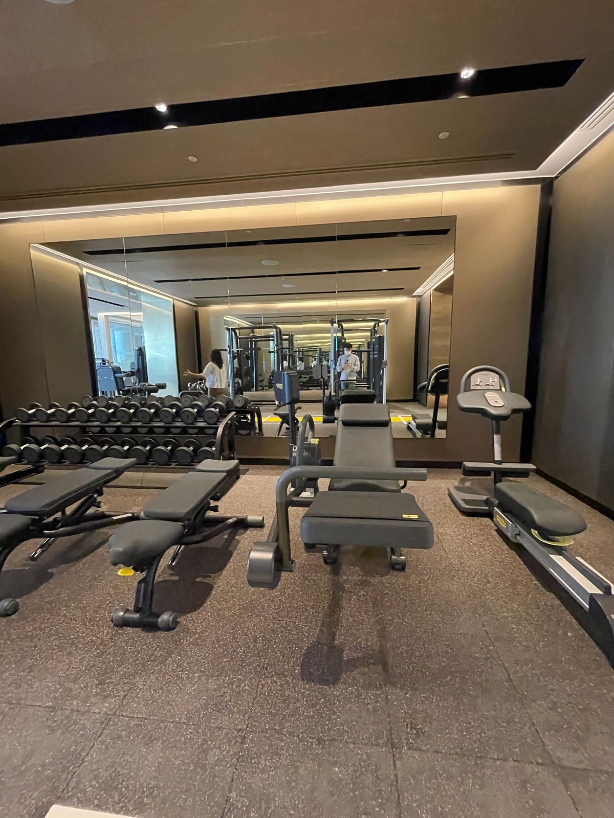 ขายคอนโดวิทยุ ชิดลม หลังสวน : ขายคอนโดระดับ ULTIMATE CLASS สโคป หลังสวน ฟังก์ชั่น 2 ห้องนอน 3 ห้องน้ำ ตกแต่งครบจัดเต็มพร้อมเข้าอยู่ ห้องกว้าง วิวหลังสวน ฝั่งตรงข้ามถนนเป็นโรงเรียนมาแตร์ ใกล้ BTS ชิดลม เพียง 140 เมตร. 