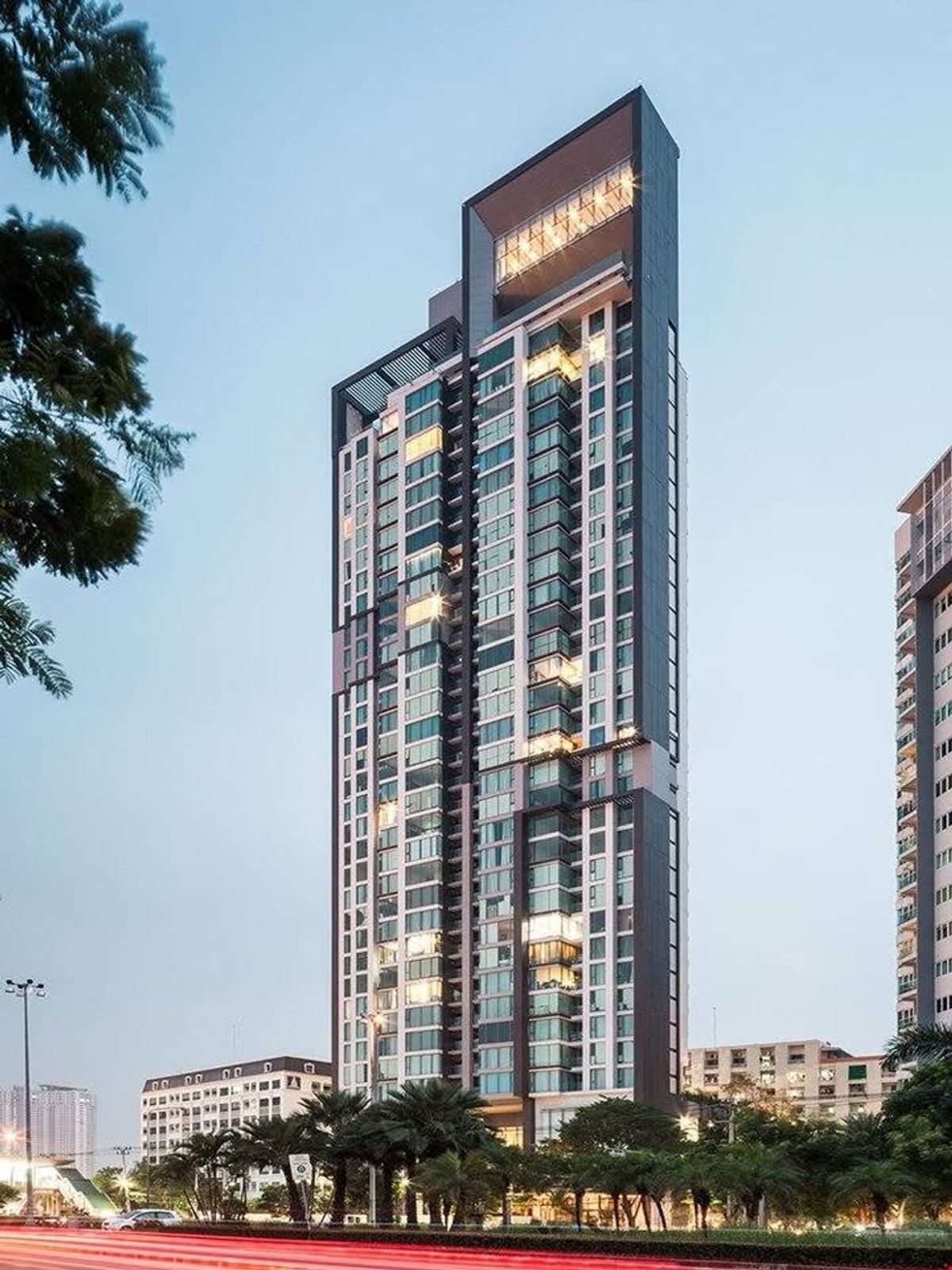 ขายคอนโดสาทร นราธิวาส : 🎗️ขายคอนโดThe Breeze Narathiwas ห้องชั้นสูง 