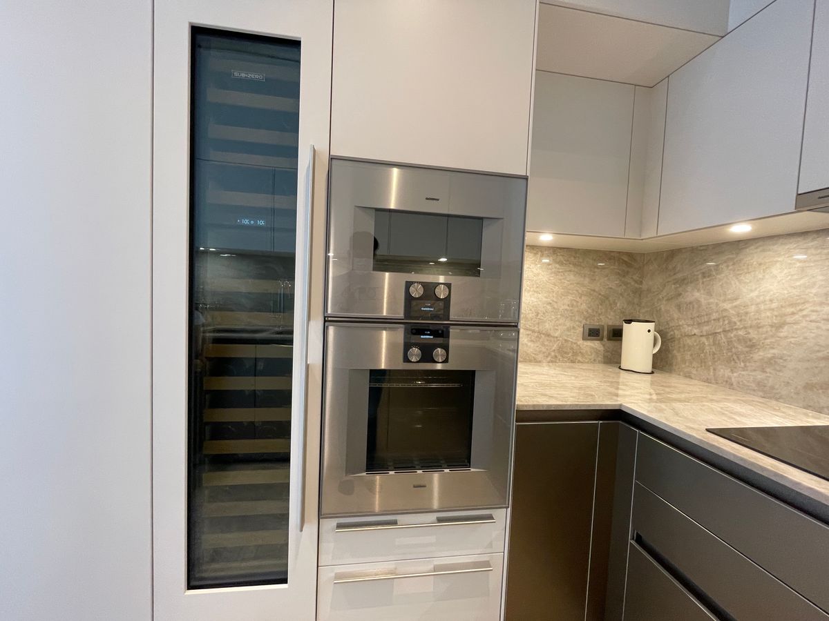 ขายคอนโดวิทยุ ชิดลม หลังสวน : ขายคอนโดระดับ ULTIMATE CLASS สโคป หลังสวน ฟังก์ชั่น 2 ห้องนอน 3 ห้องน้ำ ตกแต่งครบจัดเต็มพร้อมเข้าอยู่ ห้องกว้าง วิวหลังสวน ฝั่งตรงข้ามถนนเป็นโรงเรียนมาแตร์ ใกล้ BTS ชิดลม เพียง 140 เมตร. 