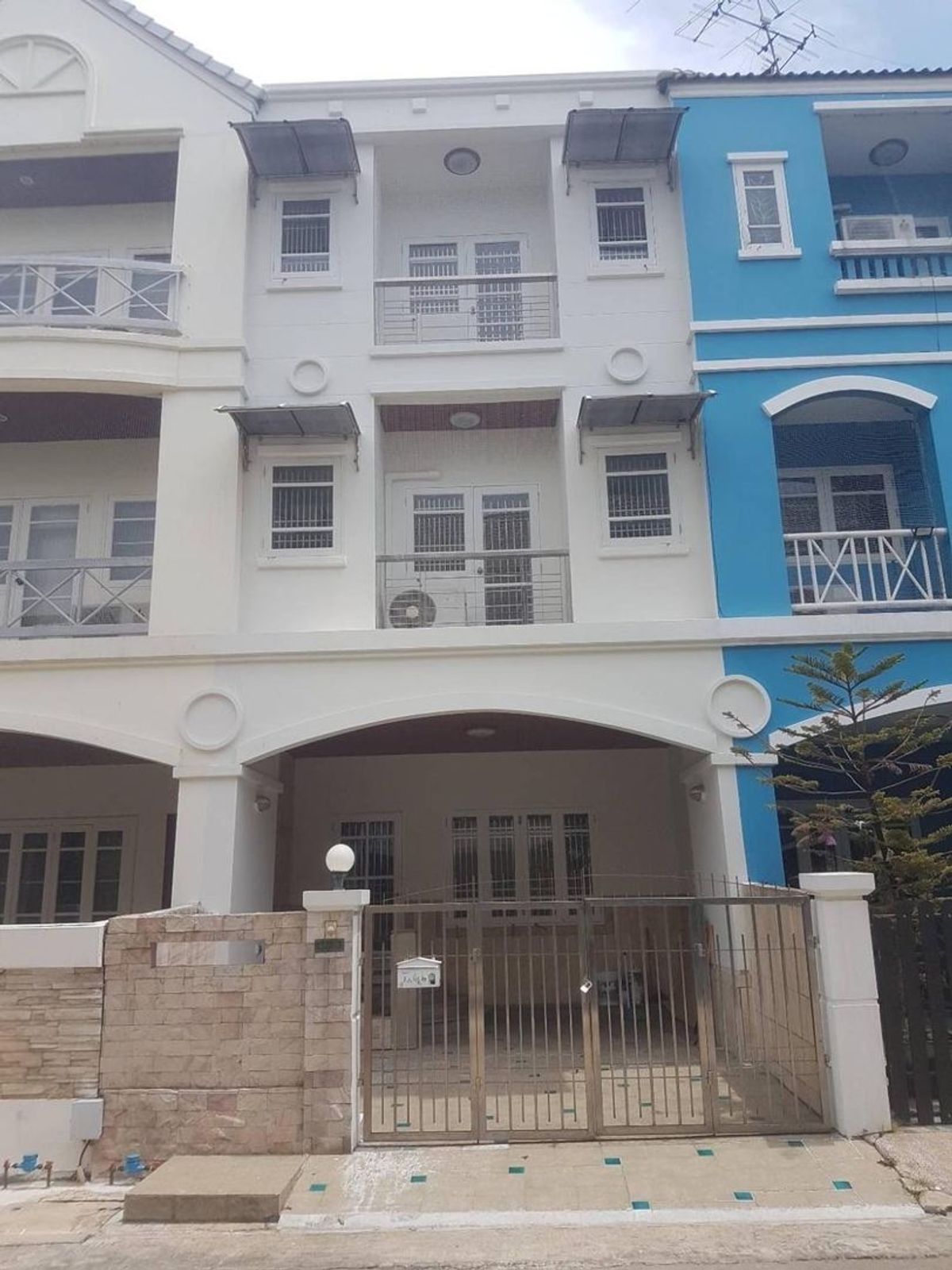 For RentTownhomeChaengwatana, Muangthong : Rental 3 -story townhouse Chaeng Watthana-Pak Kred 17 Size 22.5 Sq. 3 bedrooms, 3 water, beautiful house, empty house, near Central Chaengwattana