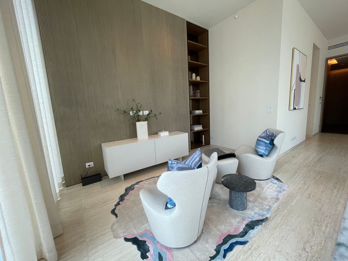 ขายคอนโดวิทยุ ชิดลม หลังสวน : ขายคอนโดระดับ ULTIMATE CLASS สโคป หลังสวน ฟังก์ชั่น 2 ห้องนอน 3 ห้องน้ำ ตกแต่งครบจัดเต็มพร้อมเข้าอยู่ ห้องกว้าง วิวหลังสวน ฝั่งตรงข้ามถนนเป็นโรงเรียนมาแตร์ ใกล้ BTS ชิดลม เพียง 140 เมตร. 