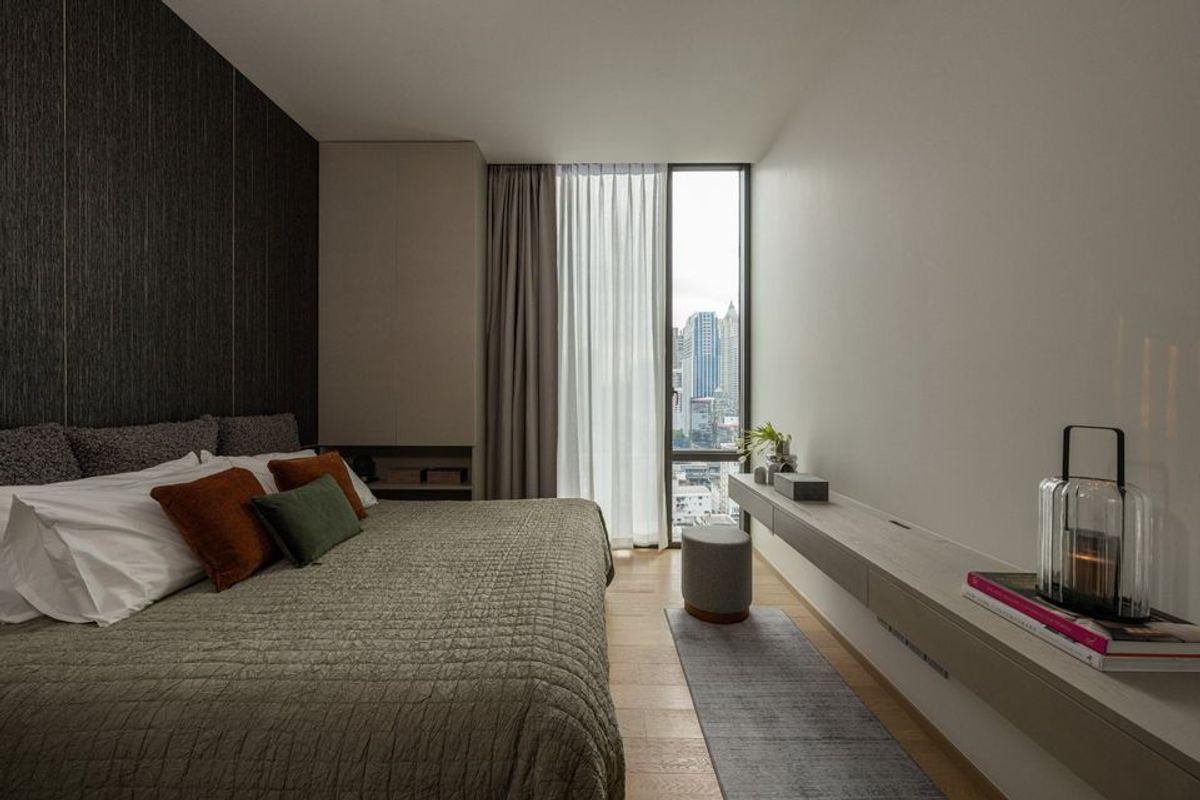 For SaleCondoWitthayu, Chidlom, Langsuan, Ploenchit : 28 CHIDLOM / Luxury Condo near BTS Ploenchit / 2 bedrooms 74 sq.m. Call 0937890899