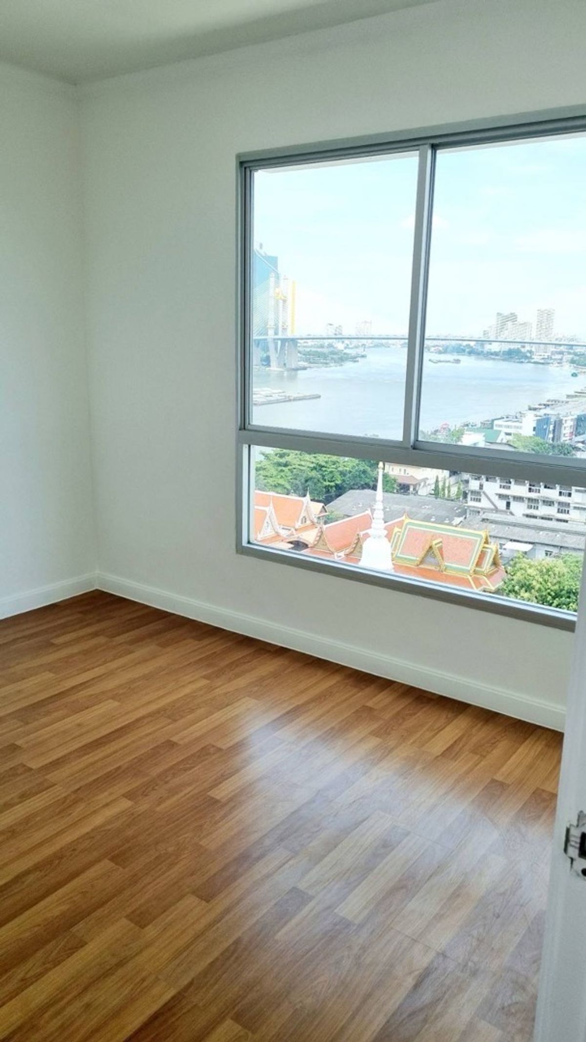 ขายคอนโดพระราม 3 สาธุประดิษฐ์ : ขายคอนโด Lumpini park riverside rama3ขนาด 33.2 ตรม. ตึก C  ทิศตะวันตก 1 ห้องนอน 1 ห้องน้ำ ครัวปิด วิวแม่น้ำ ห้องเปล่า ราคา 2,450,000  ล้านโทร 093-028-1245id line:properagency