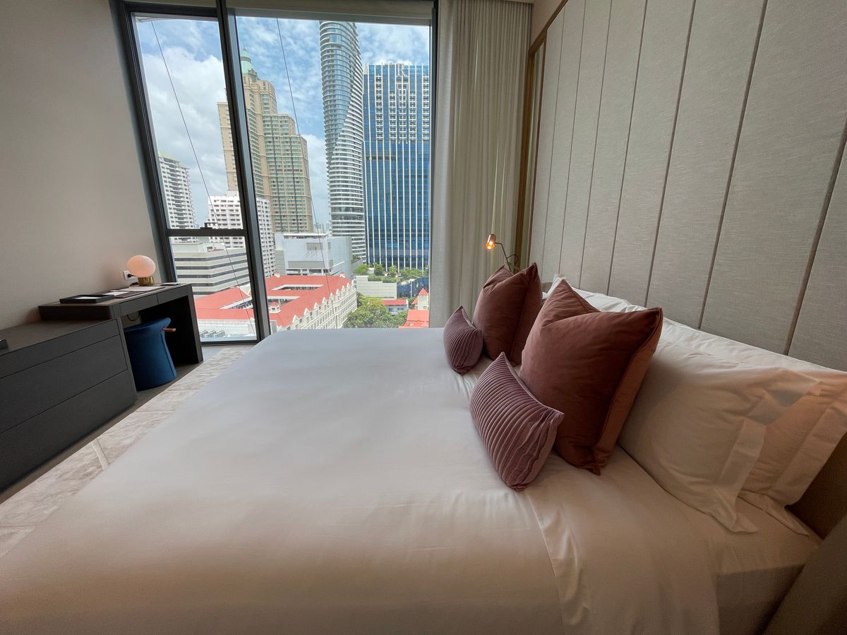 ขายคอนโดวิทยุ ชิดลม หลังสวน : ขายคอนโดระดับ ULTIMATE CLASS สโคป หลังสวน ฟังก์ชั่น 2 ห้องนอน 3 ห้องน้ำ ตกแต่งครบจัดเต็มพร้อมเข้าอยู่ ห้องกว้าง วิวหลังสวน ฝั่งตรงข้ามถนนเป็นโรงเรียนมาแตร์ ใกล้ BTS ชิดลม เพียง 140 เมตร. 