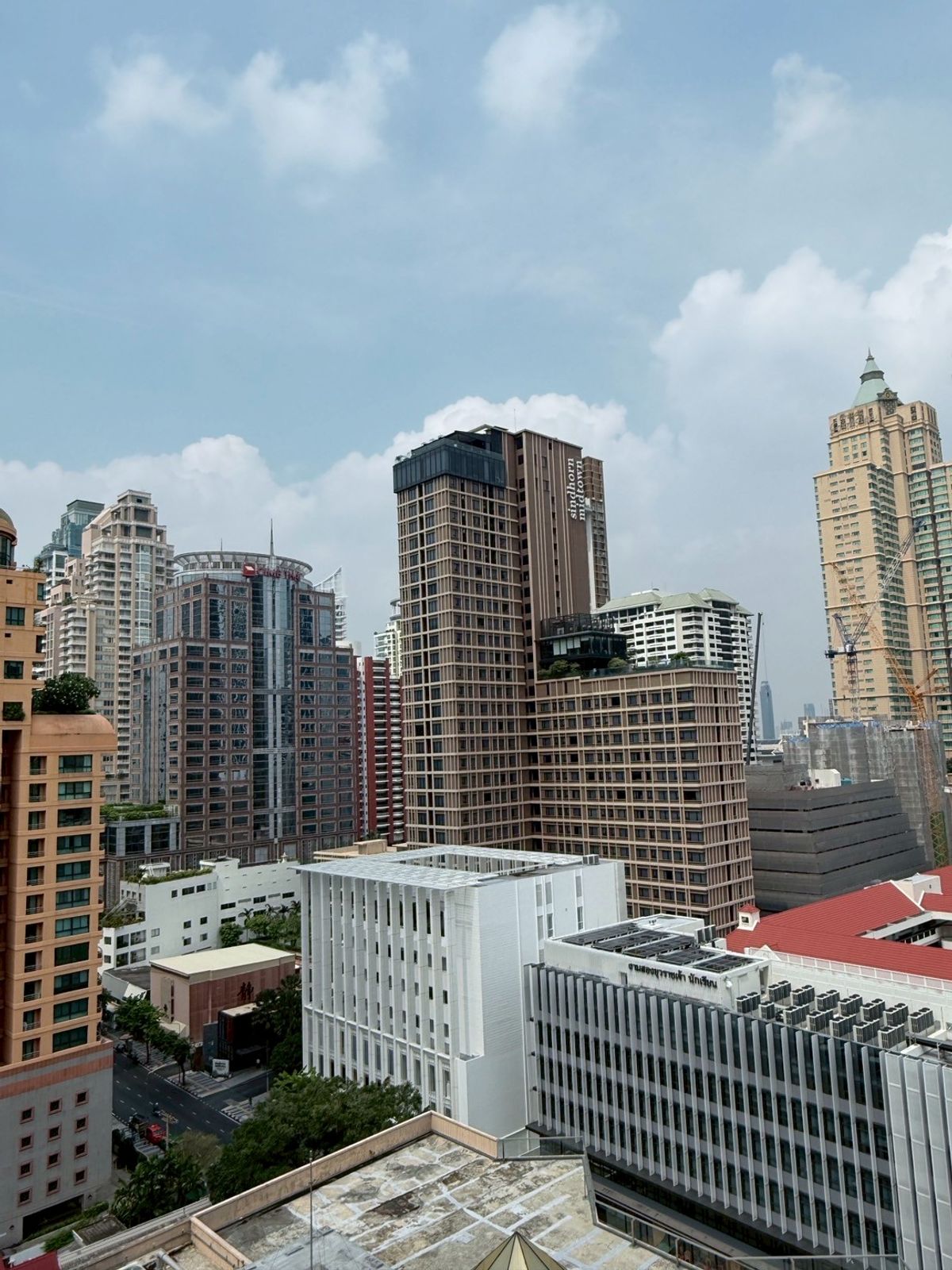 ขายคอนโดวิทยุ ชิดลม หลังสวน : ขายคอนโดระดับ ULTIMATE CLASS สโคป หลังสวน ฟังก์ชั่น 2 ห้องนอน 3 ห้องน้ำ ตกแต่งครบจัดเต็มพร้อมเข้าอยู่ ห้องกว้าง วิวหลังสวน ฝั่งตรงข้ามถนนเป็นโรงเรียนมาแตร์ ใกล้ BTS ชิดลม เพียง 140 เมตร. 