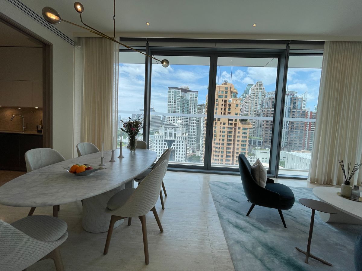 ขายคอนโดวิทยุ ชิดลม หลังสวน : ขายคอนโดระดับ ULTIMATE CLASS สโคป หลังสวน ฟังก์ชั่น 2 ห้องนอน 3 ห้องน้ำ ตกแต่งครบจัดเต็มพร้อมเข้าอยู่ ห้องกว้าง วิวหลังสวน ฝั่งตรงข้ามถนนเป็นโรงเรียนมาแตร์ ใกล้ BTS ชิดลม เพียง 140 เมตร. 