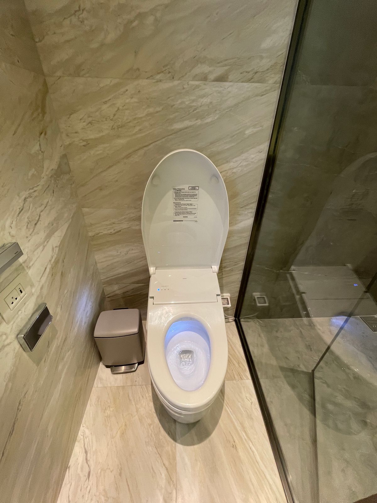 ขายคอนโดวิทยุ ชิดลม หลังสวน : ขายคอนโดระดับ ULTIMATE CLASS สโคป หลังสวน ฟังก์ชั่น 2 ห้องนอน 3 ห้องน้ำ ตกแต่งครบจัดเต็มพร้อมเข้าอยู่ ห้องกว้าง วิวหลังสวน ฝั่งตรงข้ามถนนเป็นโรงเรียนมาแตร์ ใกล้ BTS ชิดลม เพียง 140 เมตร. 