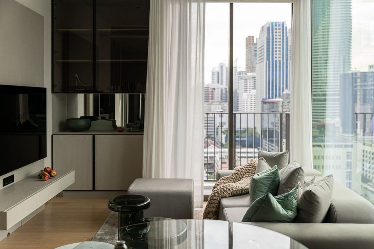 For SaleCondoWitthayu, Chidlom, Langsuan, Ploenchit : 28 CHIDLOM / Luxury Condo near BTS Ploenchit / 2 bedrooms 74 sq.m. Call 0937890899