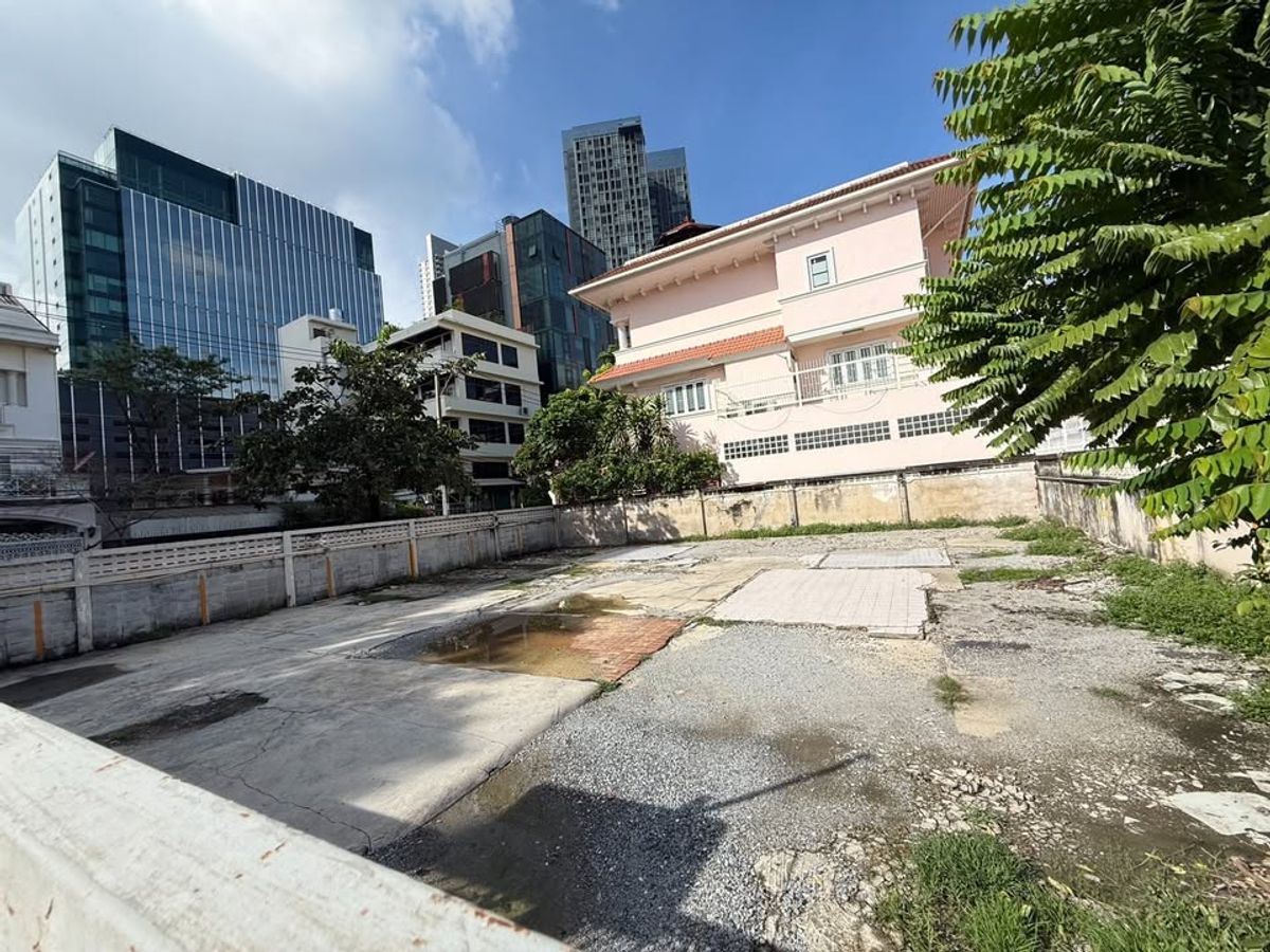 For RentLandSathorn, Narathiwat : HR2491 for rent in an empty land of 71 square wah, in the heart of Sathorn - Narathiwat Soi 8, near BTS Chong Nonsi