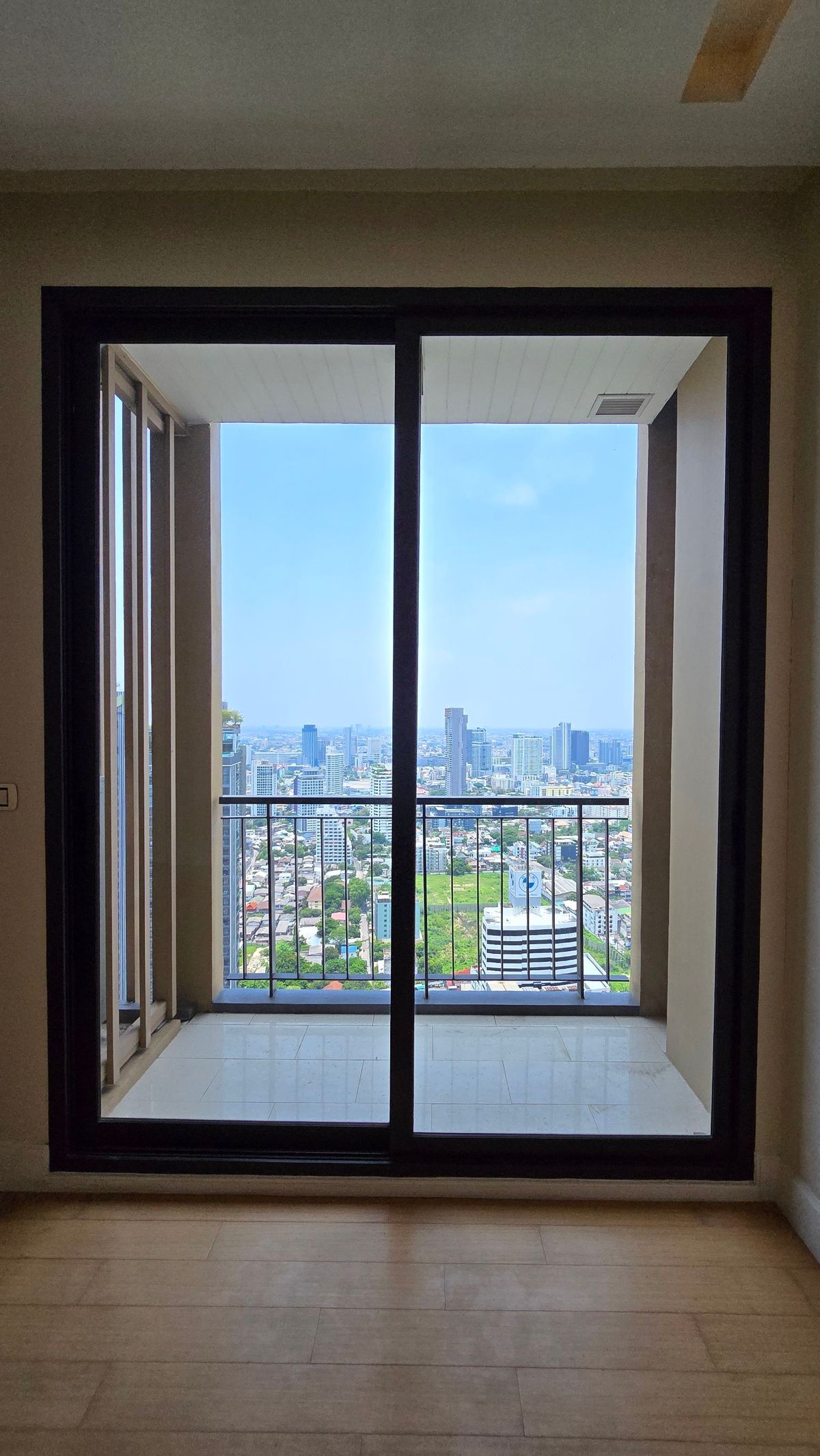 For SaleCondoLadprao, Central Ladprao : Equinox Pahol-Vibha, 180 degree view, corner room
