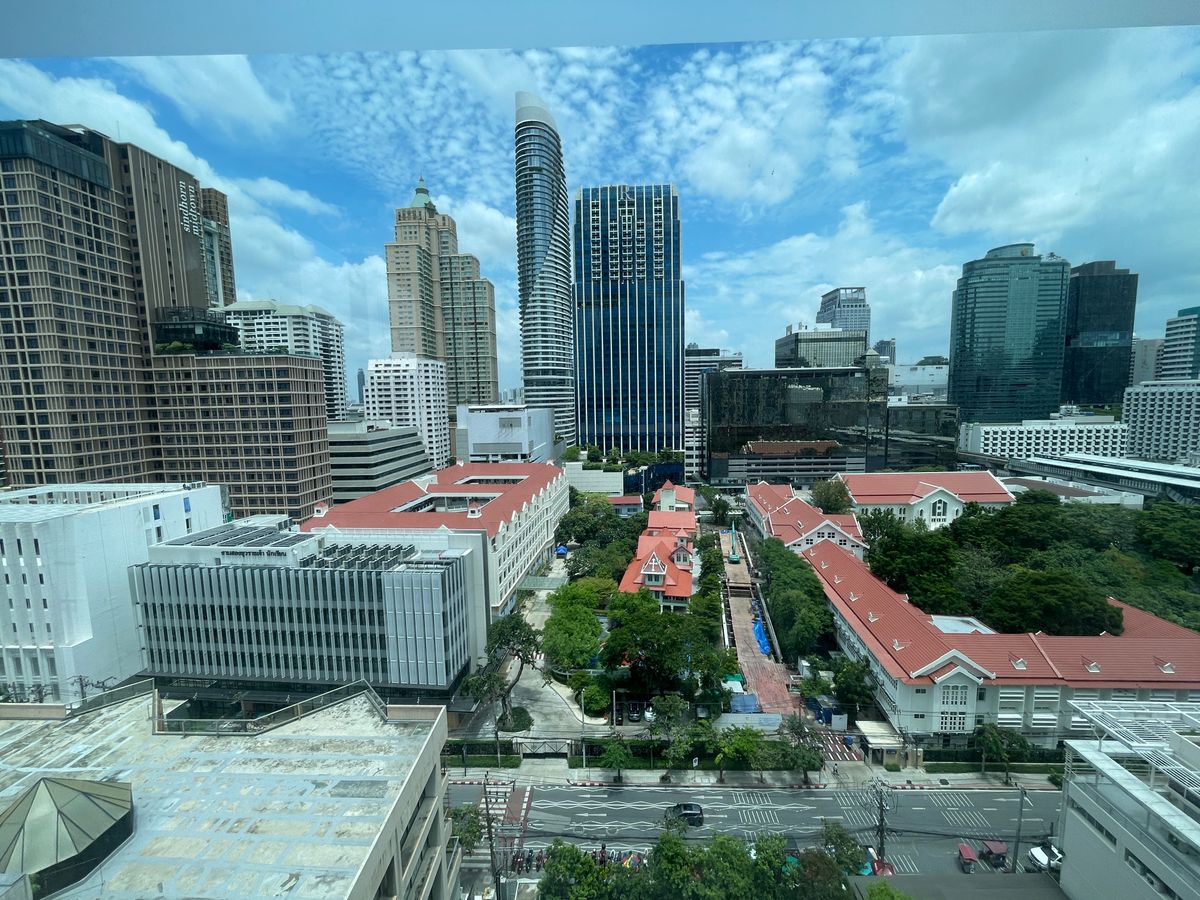 ขายคอนโดวิทยุ ชิดลม หลังสวน : ขายคอนโดระดับ ULTIMATE CLASS สโคป หลังสวน ฟังก์ชั่น 2 ห้องนอน 3 ห้องน้ำ ตกแต่งครบจัดเต็มพร้อมเข้าอยู่ ห้องกว้าง วิวหลังสวน ฝั่งตรงข้ามถนนเป็นโรงเรียนมาแตร์ ใกล้ BTS ชิดลม เพียง 140 เมตร. 