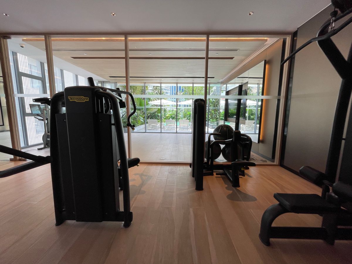 ขายคอนโดวิทยุ ชิดลม หลังสวน : ขายคอนโดระดับ ULTIMATE CLASS สโคป หลังสวน ฟังก์ชั่น 2 ห้องนอน 3 ห้องน้ำ ตกแต่งครบจัดเต็มพร้อมเข้าอยู่ ห้องกว้าง วิวหลังสวน ฝั่งตรงข้ามถนนเป็นโรงเรียนมาแตร์ ใกล้ BTS ชิดลม เพียง 140 เมตร. 