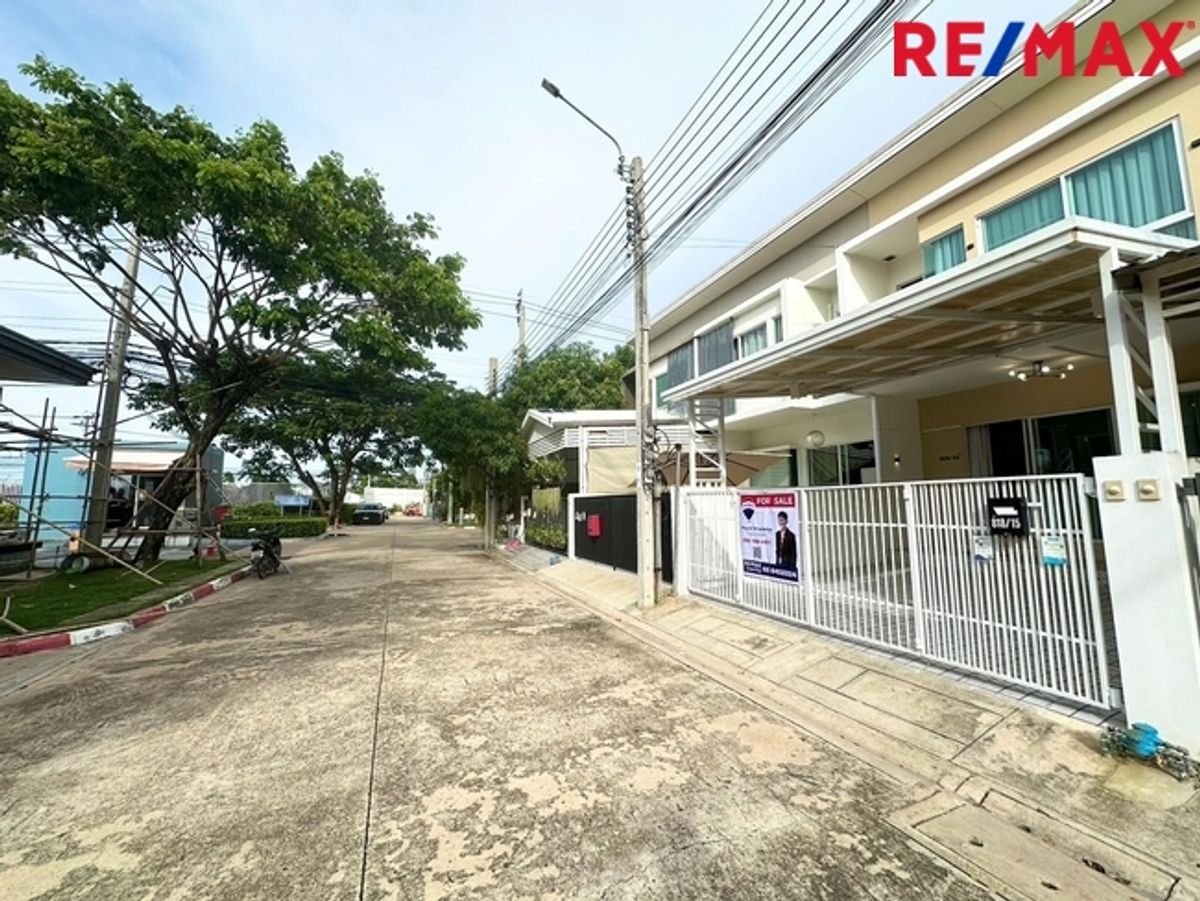 For SaleTownhomeRathburana, Suksawat : Townhome for sale in Thung Khru Indie Village, 2 Pracha Uthit 90, New Modern Style, near the security guard