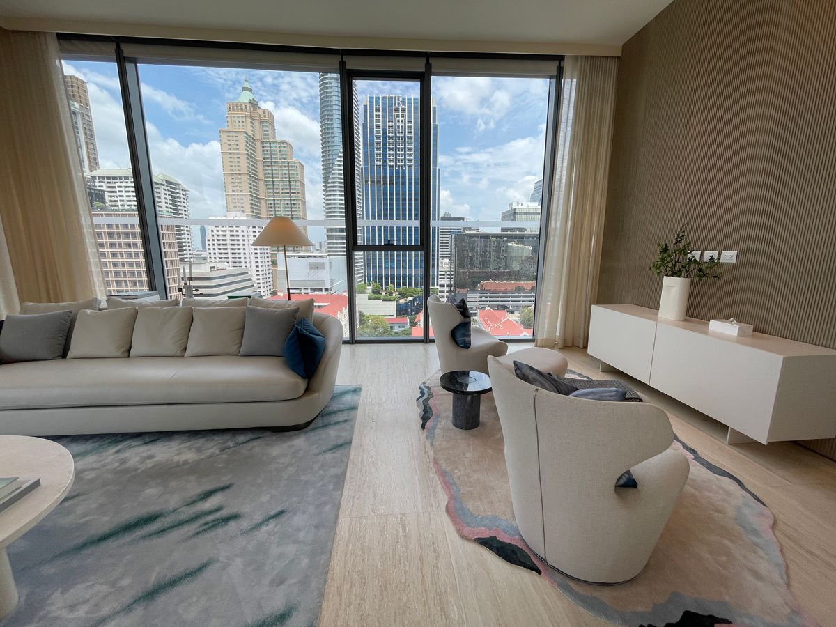 ขายคอนโดวิทยุ ชิดลม หลังสวน : ขายคอนโดระดับ ULTIMATE CLASS สโคป หลังสวน ฟังก์ชั่น 2 ห้องนอน 3 ห้องน้ำ ตกแต่งครบจัดเต็มพร้อมเข้าอยู่ ห้องกว้าง วิวหลังสวน ฝั่งตรงข้ามถนนเป็นโรงเรียนมาแตร์ ใกล้ BTS ชิดลม เพียง 140 เมตร. 