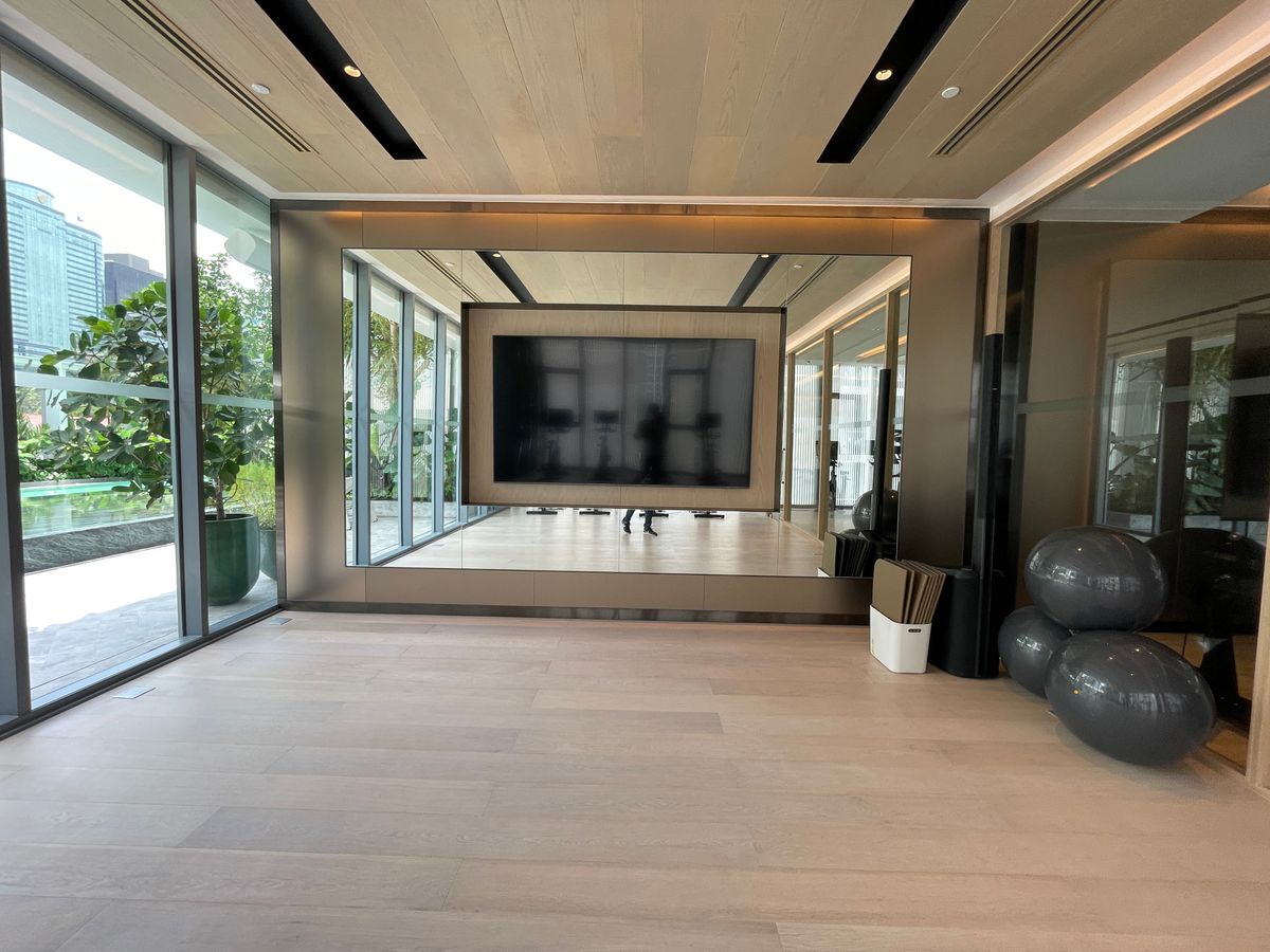 ขายคอนโดวิทยุ ชิดลม หลังสวน : ขายคอนโดระดับ ULTIMATE CLASS สโคป หลังสวน ฟังก์ชั่น 2 ห้องนอน 3 ห้องน้ำ ตกแต่งครบจัดเต็มพร้อมเข้าอยู่ ห้องกว้าง วิวหลังสวน ฝั่งตรงข้ามถนนเป็นโรงเรียนมาแตร์ ใกล้ BTS ชิดลม เพียง 140 เมตร. 