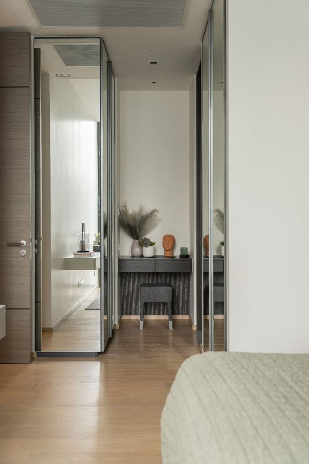 For SaleCondoWitthayu, Chidlom, Langsuan, Ploenchit : 28 CHIDLOM / Luxury Condo near BTS Ploenchit / 2 bedrooms 74 sq.m. Call 0937890899