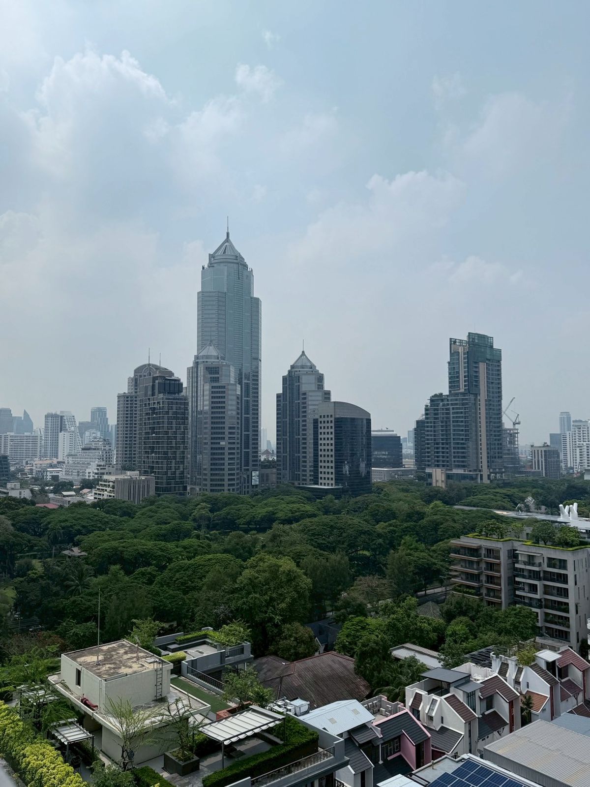 ขายคอนโดวิทยุ ชิดลม หลังสวน : ขายคอนโดระดับ ULTIMATE CLASS สโคป หลังสวน ฟังก์ชั่น 2 ห้องนอน 3 ห้องน้ำ ตกแต่งครบจัดเต็มพร้อมเข้าอยู่ ห้องกว้าง วิวหลังสวน ฝั่งตรงข้ามถนนเป็นโรงเรียนมาแตร์ ใกล้ BTS ชิดลม เพียง 140 เมตร. 