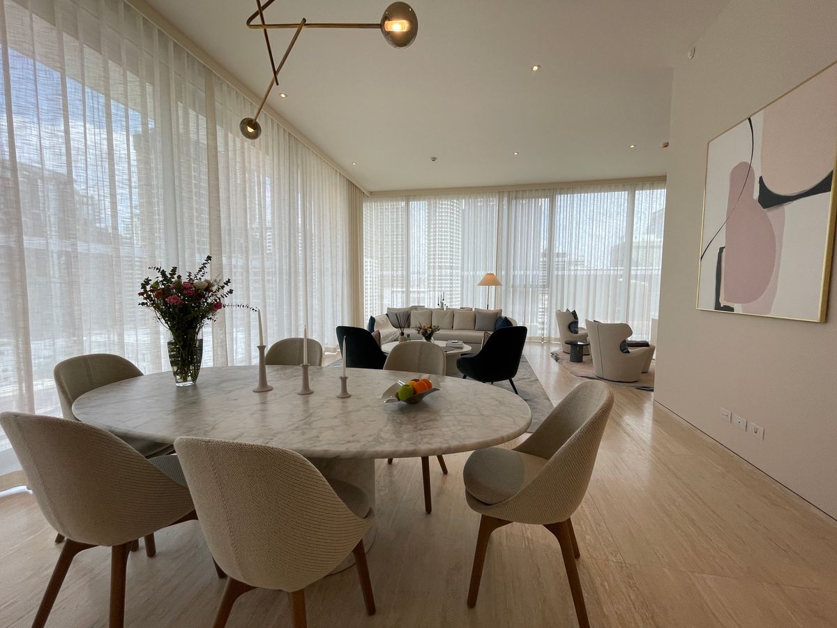 ขายคอนโดวิทยุ ชิดลม หลังสวน : ขายคอนโดระดับ ULTIMATE CLASS สโคป หลังสวน ฟังก์ชั่น 2 ห้องนอน 3 ห้องน้ำ ตกแต่งครบจัดเต็มพร้อมเข้าอยู่ ห้องกว้าง วิวหลังสวน ฝั่งตรงข้ามถนนเป็นโรงเรียนมาแตร์ ใกล้ BTS ชิดลม เพียง 140 เมตร. 