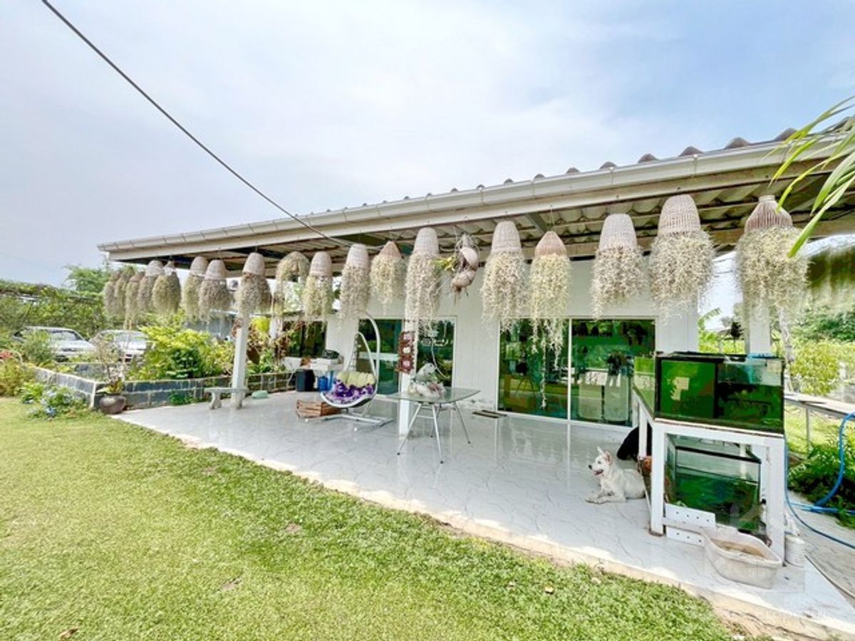 For SaleRetail SpacePattaya, Bangsaen, Chonburi : Ban Suan Chan, Chon Buri, along with a café business on an area of ​​over 1 rai on the main road.